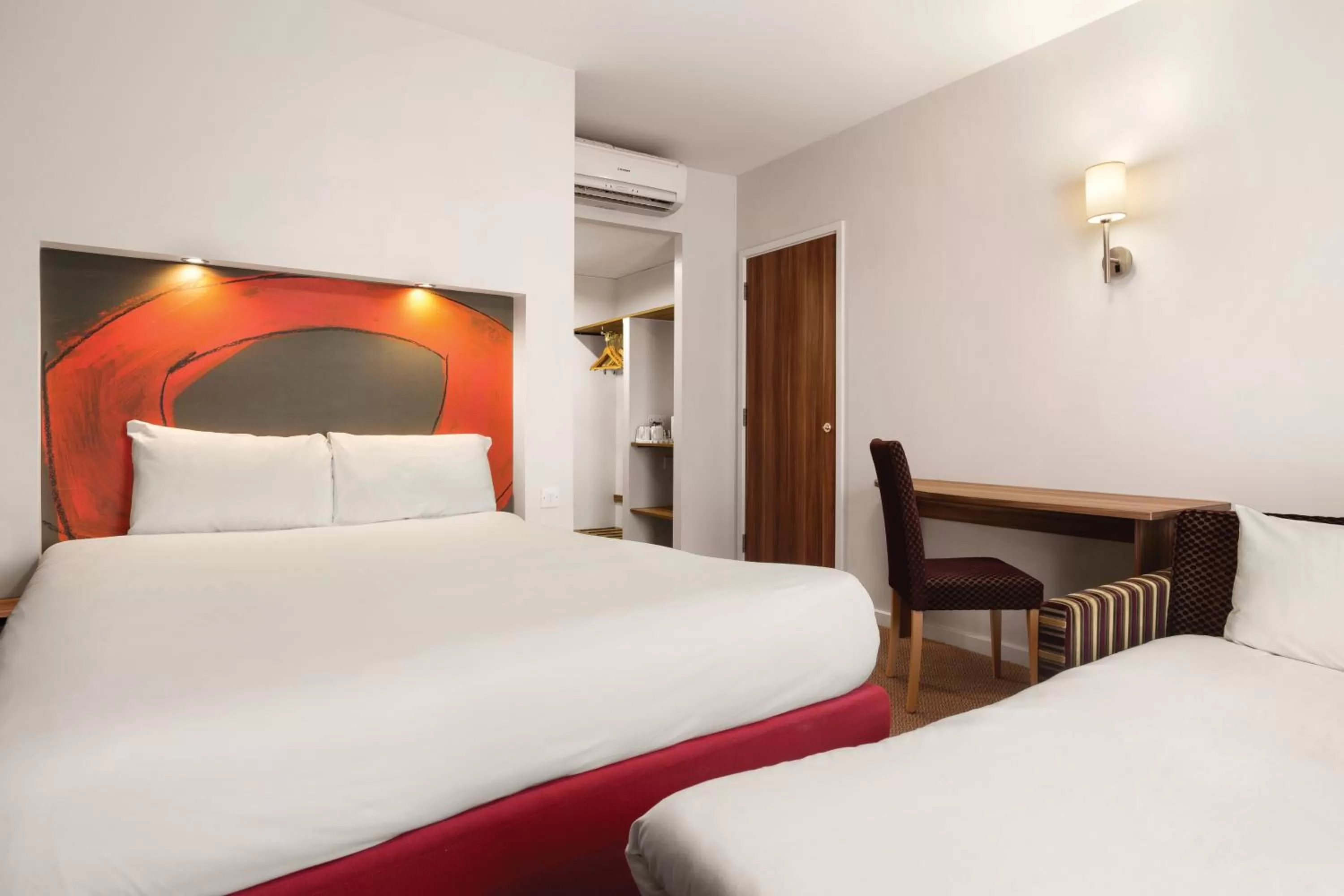 Photo of the whole room, Bed in Ramada London Stansted Airport