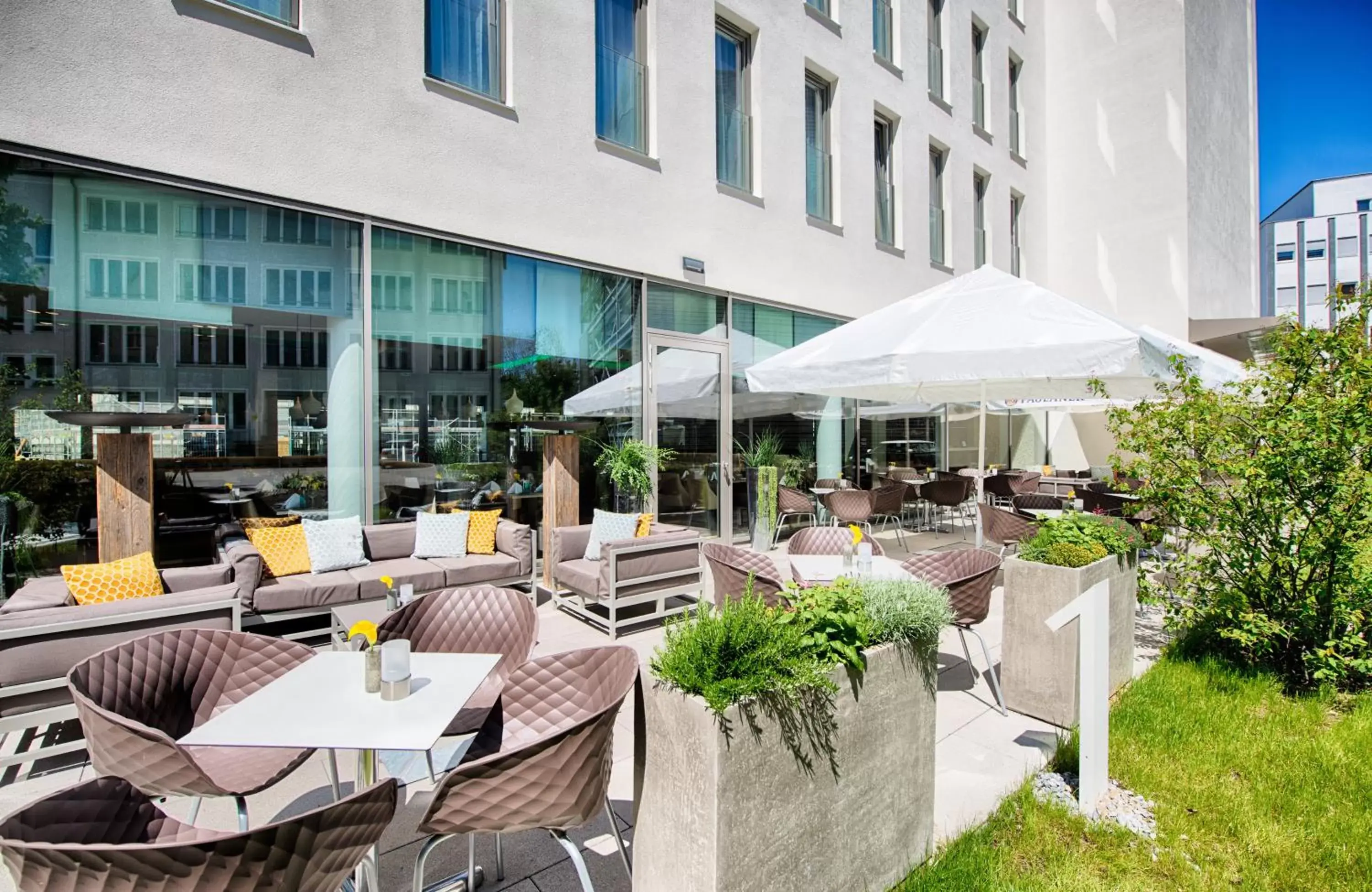 Balcony/Terrace, Restaurant/Places to Eat in Leonardo Hotel Munich City South