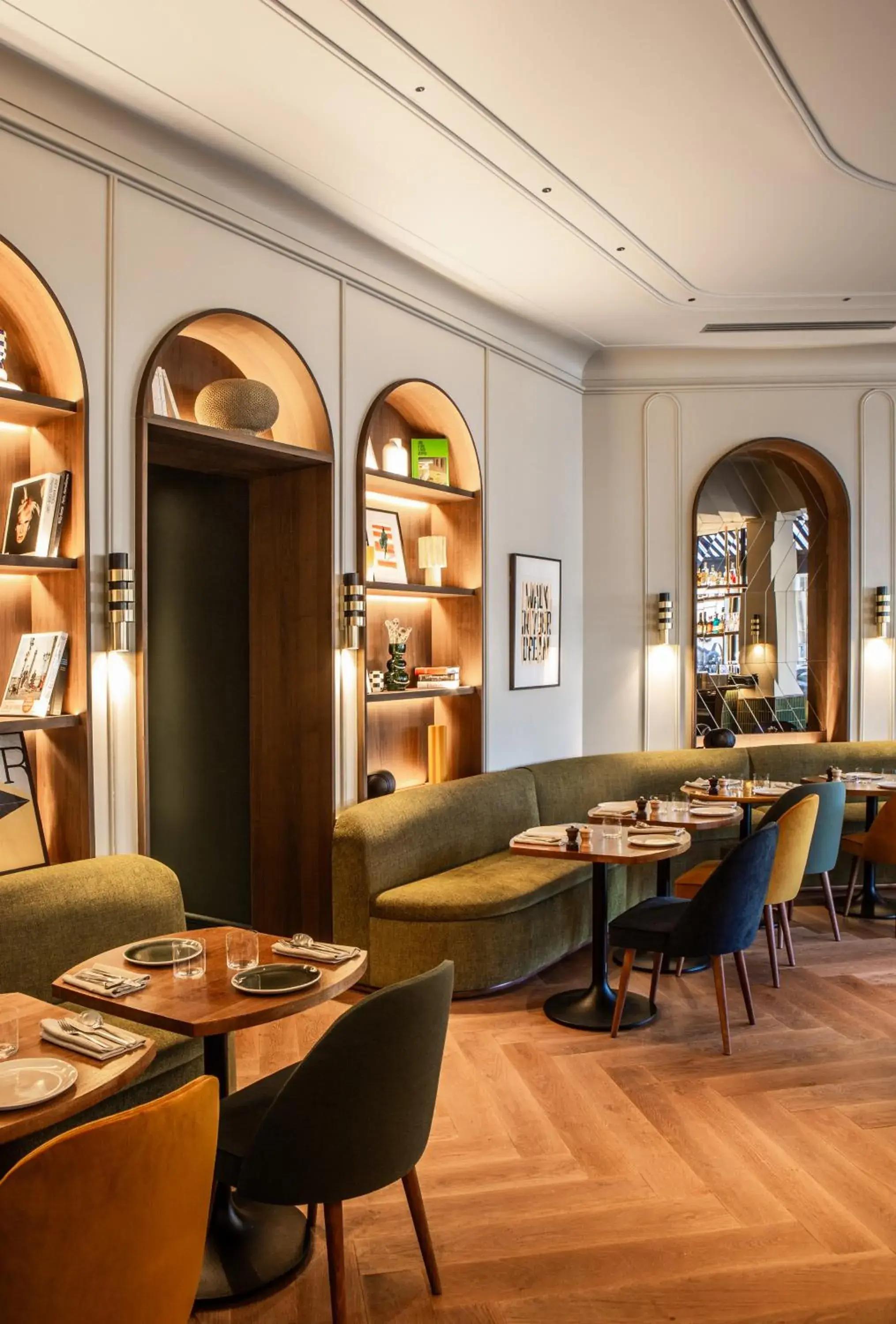 Restaurant/places to eat, Lounge/Bar in ibis Styles Paris Gare du Nord TGV