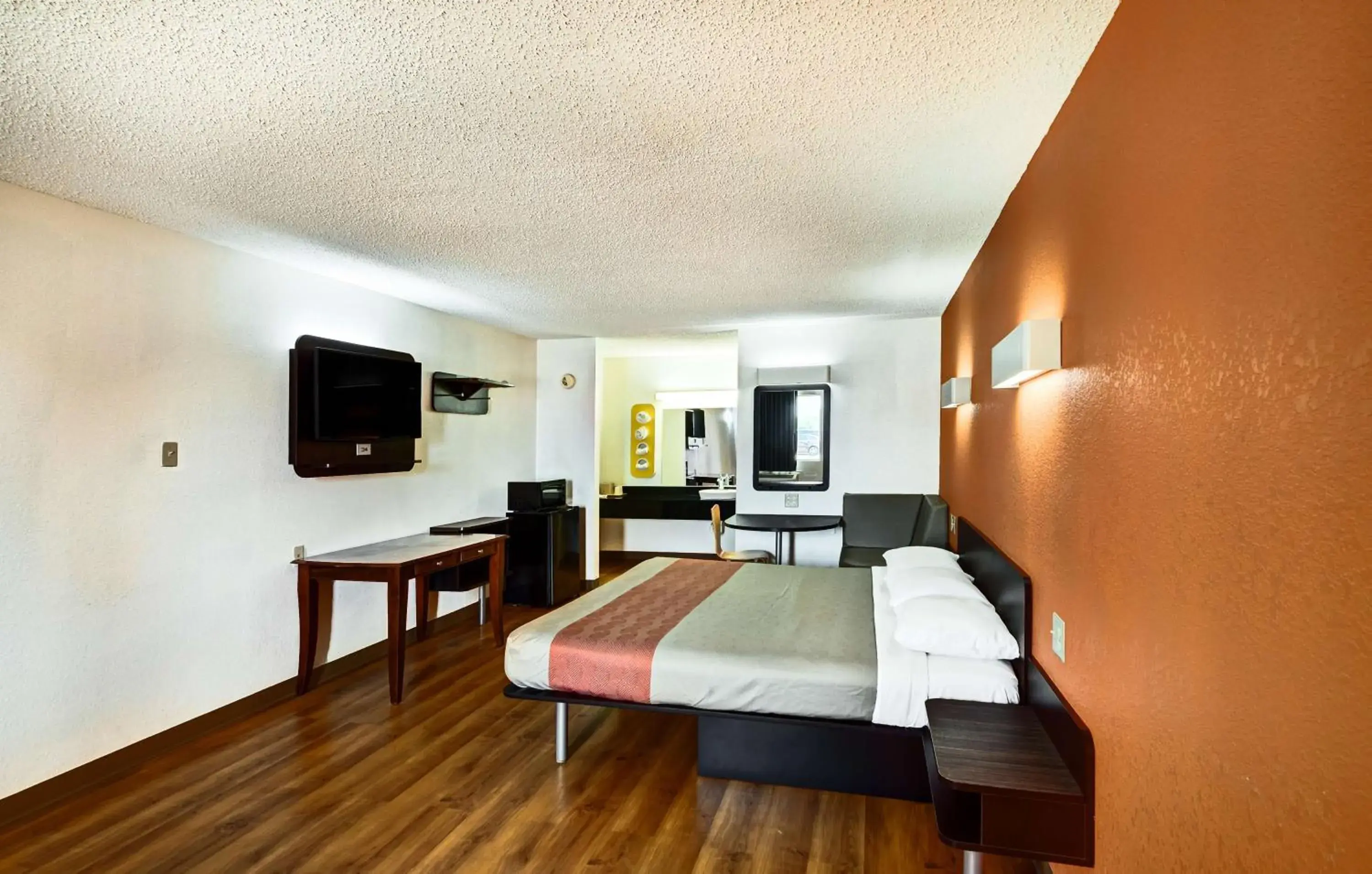 TV and multimedia in Motel 6-Lindale, TX