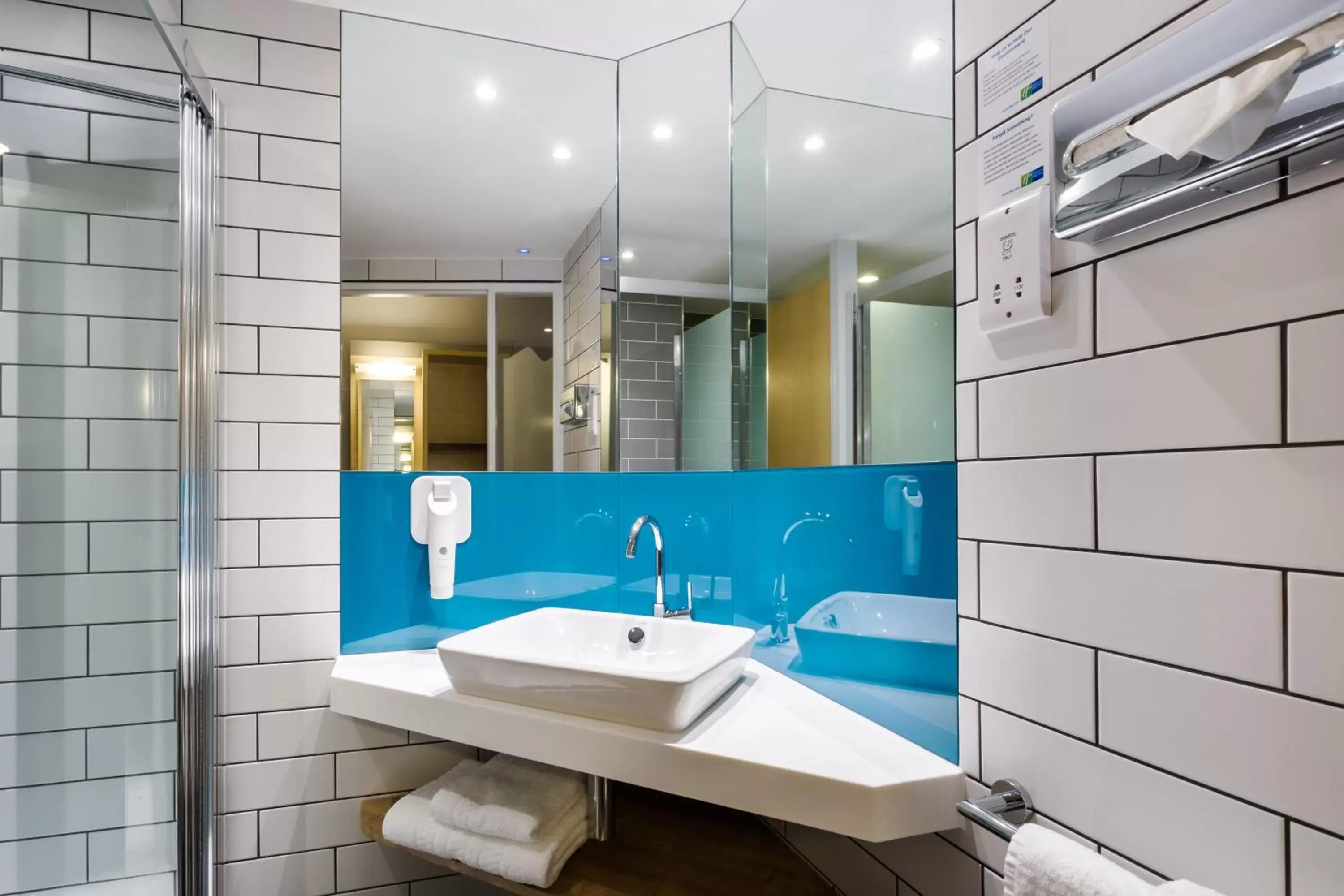 Bathroom in Holiday Inn Express London - Watford Junction, an IHG Hotel