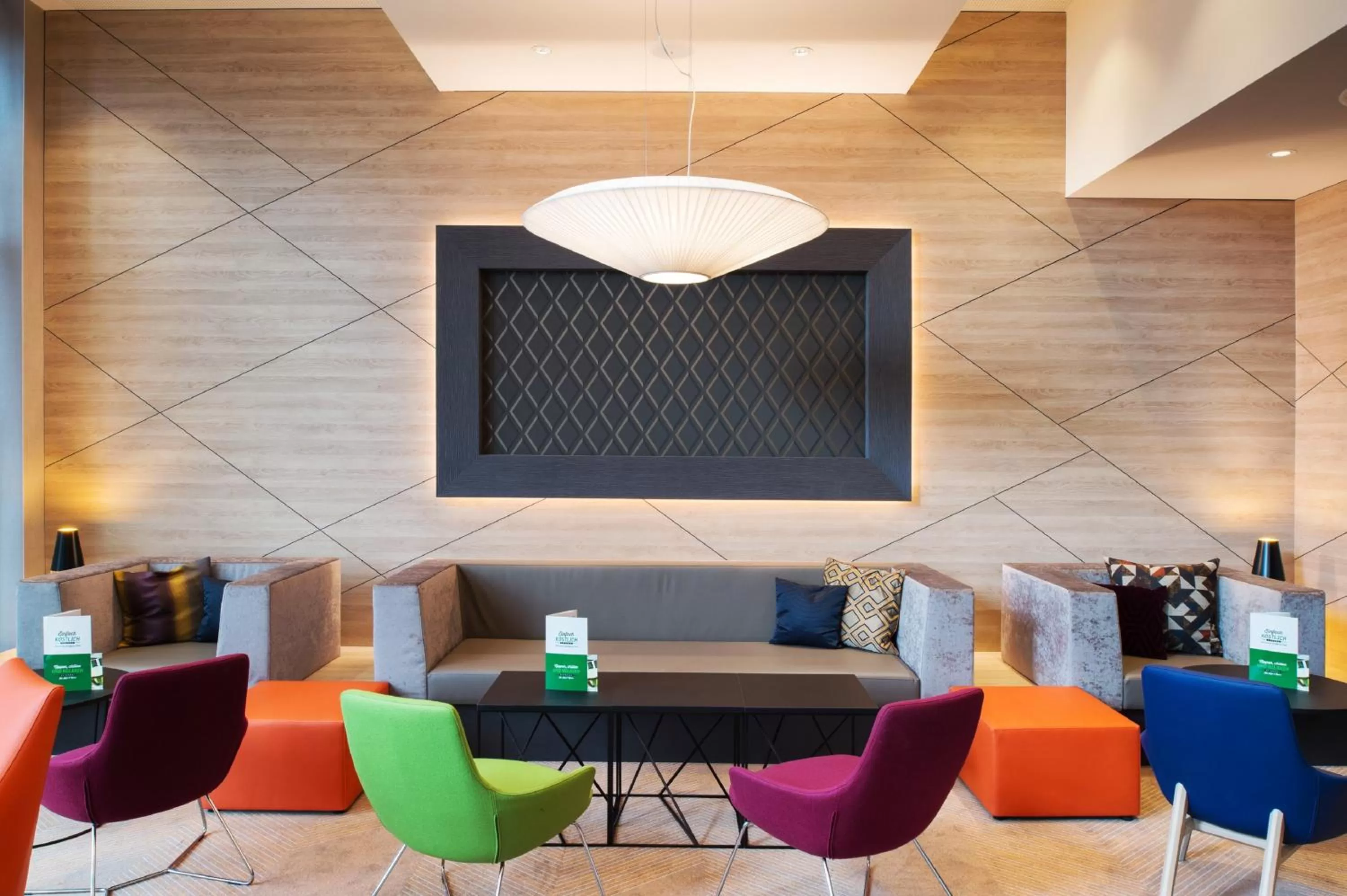 Lounge or bar in Holiday Inn Frankfurt Airport by IHG