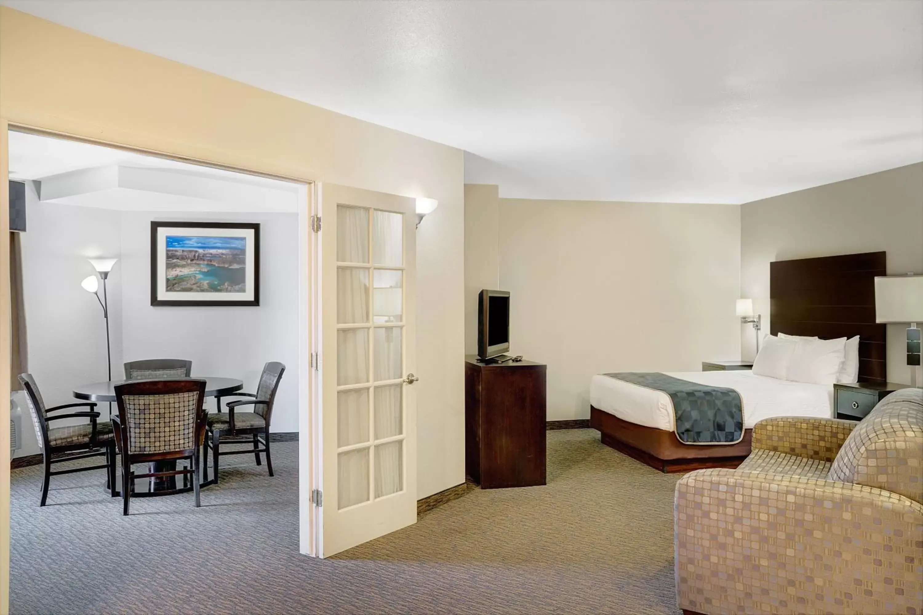 Property building, TV/Entertainment Center in Days Inn & Suites by Wyndham Page Lake Powell