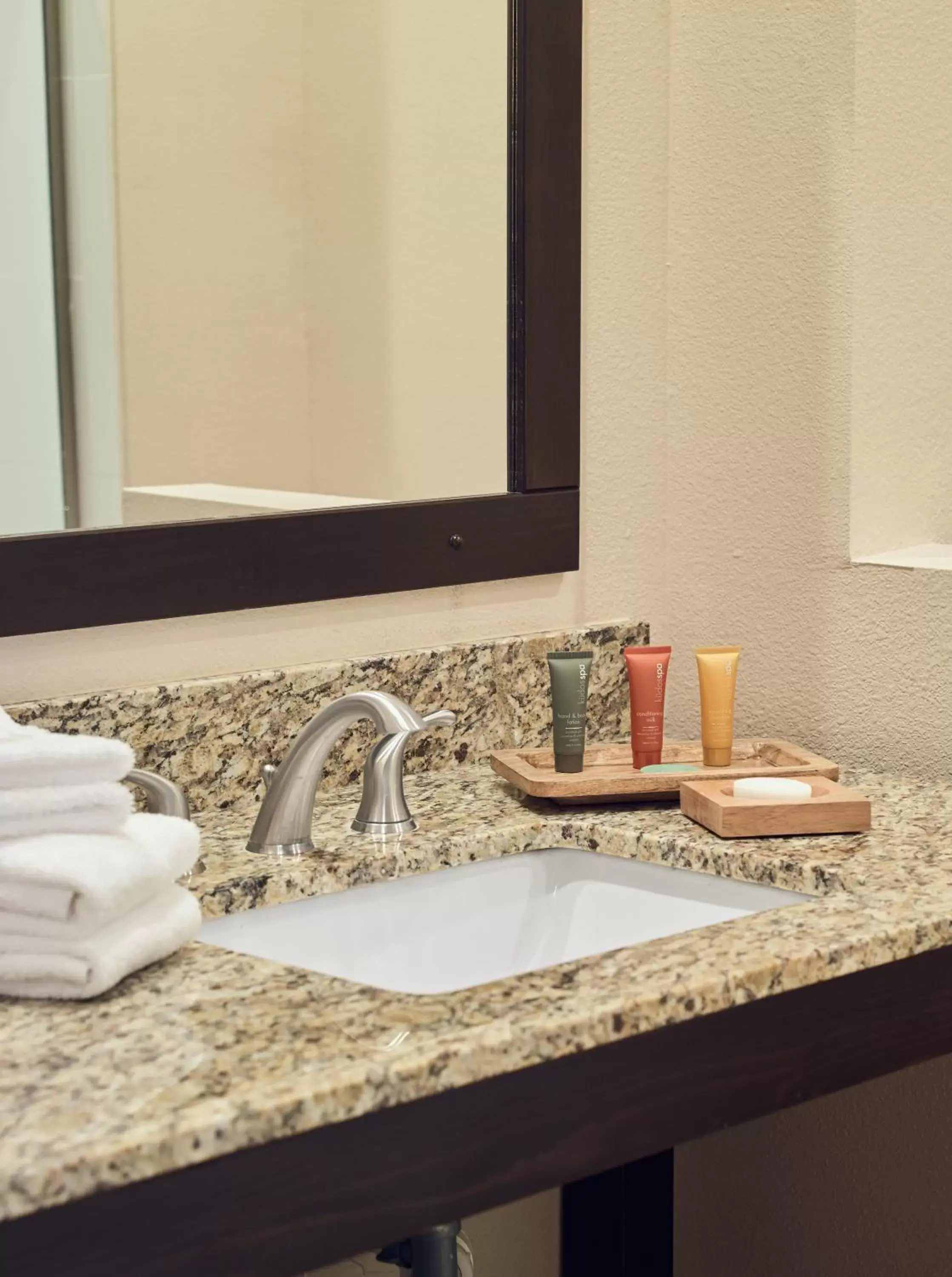 Queen Room with Two Queen Beds - Non-Smoking/Track Side in The Hotel at Sunland Park Casino El Paso, an Ascend Collection Hotel Queen Room with Two Queen Beds - Non-Smoking/Track Side in The Hotel at Sunland Park Casino El Paso, an Ascend Collection Hotel