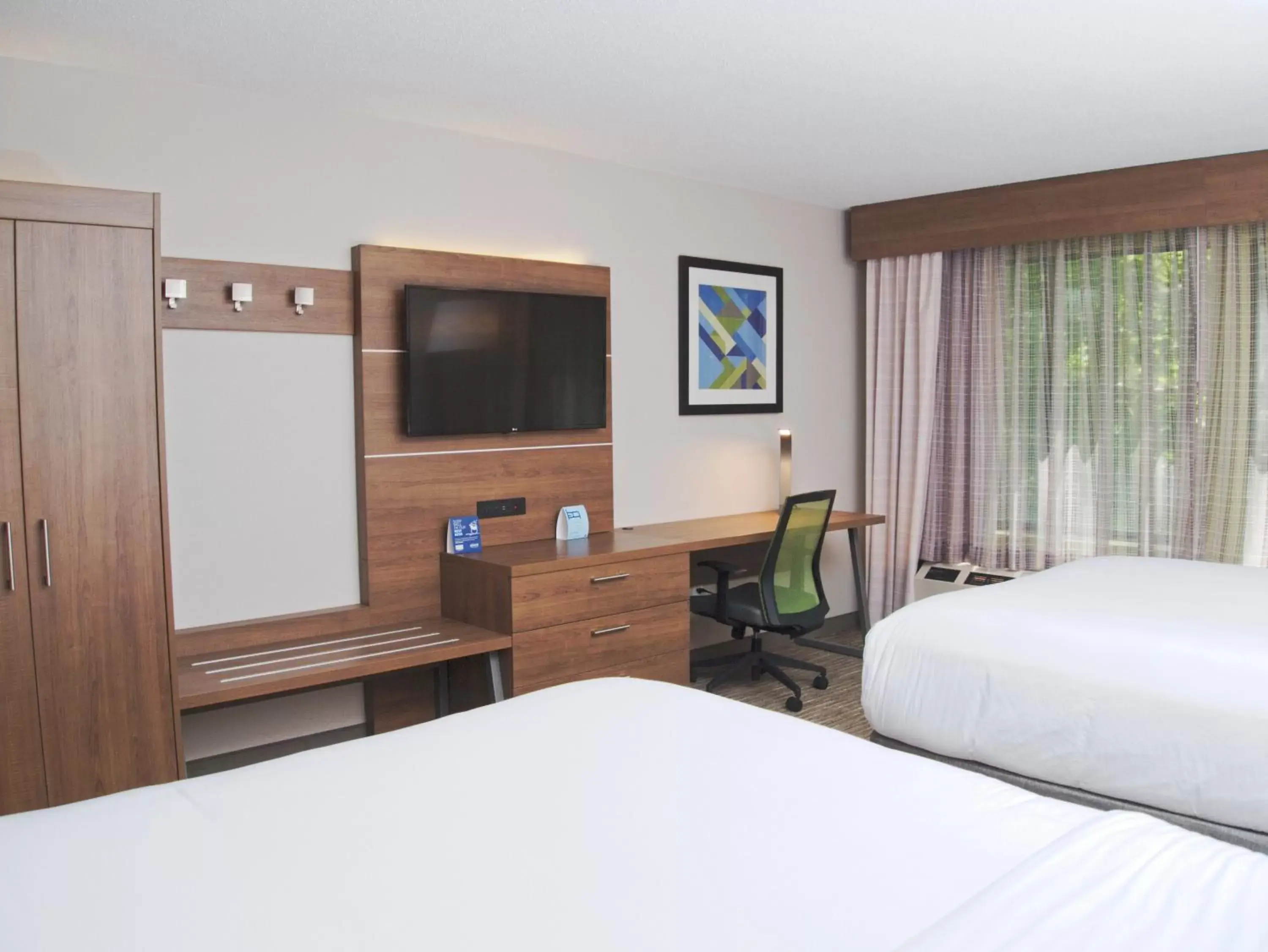Photo of the whole room, Bed in Holiday Inn Express South Burlington, an IHG Hotel