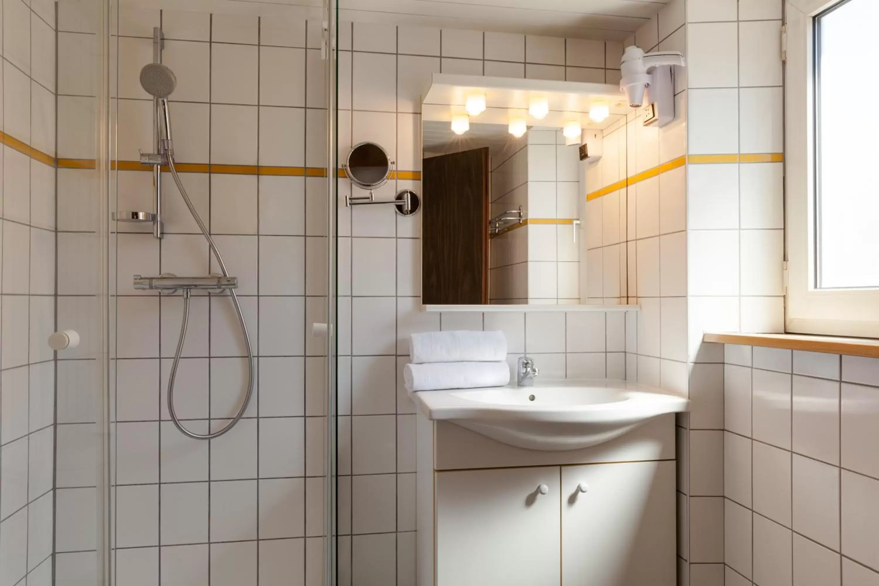 Shower, Bathroom in The Originals Access, Hôtel Colmar Gare (P'tit Dej-Hotel)