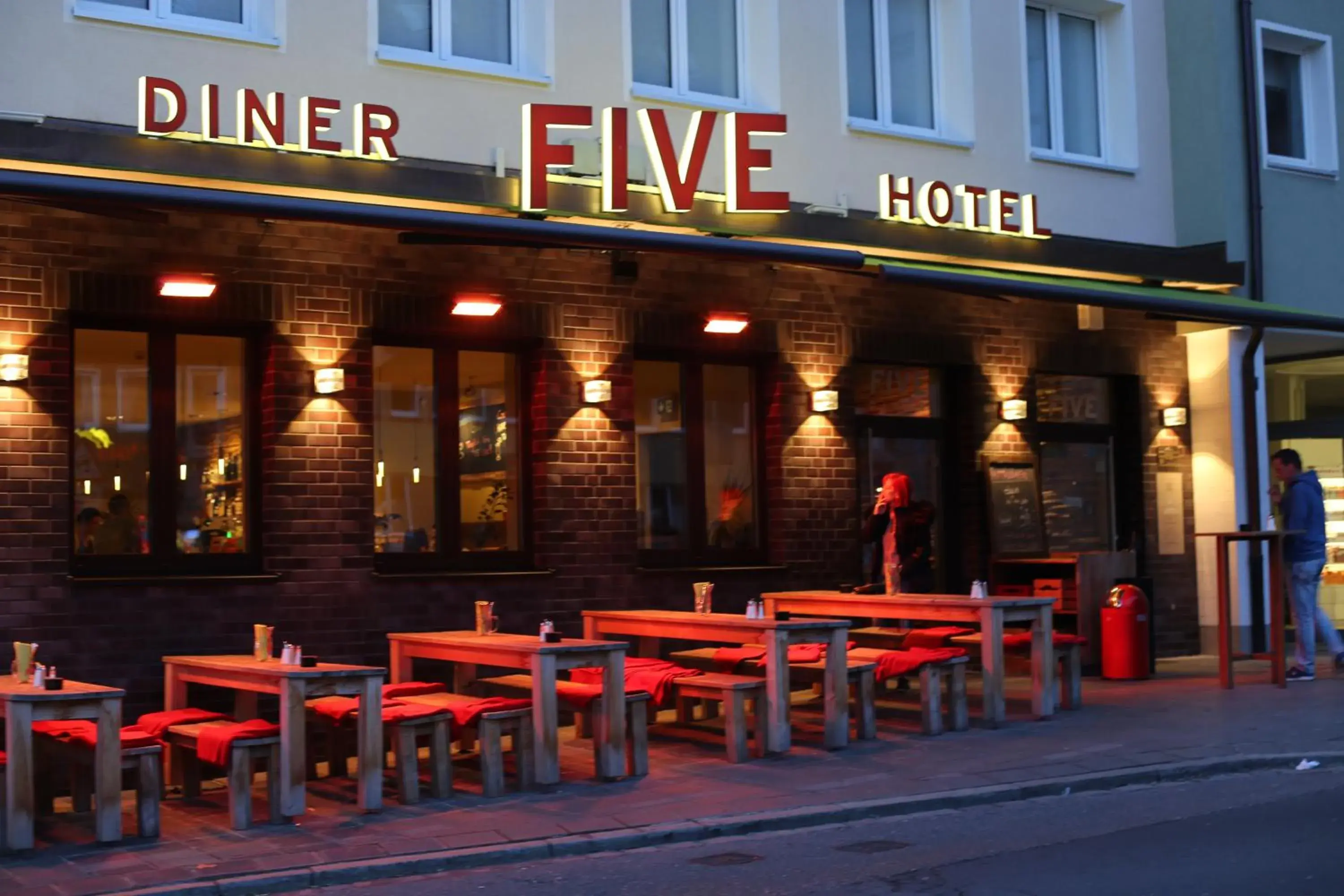 Facade/entrance, Restaurant/Places to Eat in Hotel Five