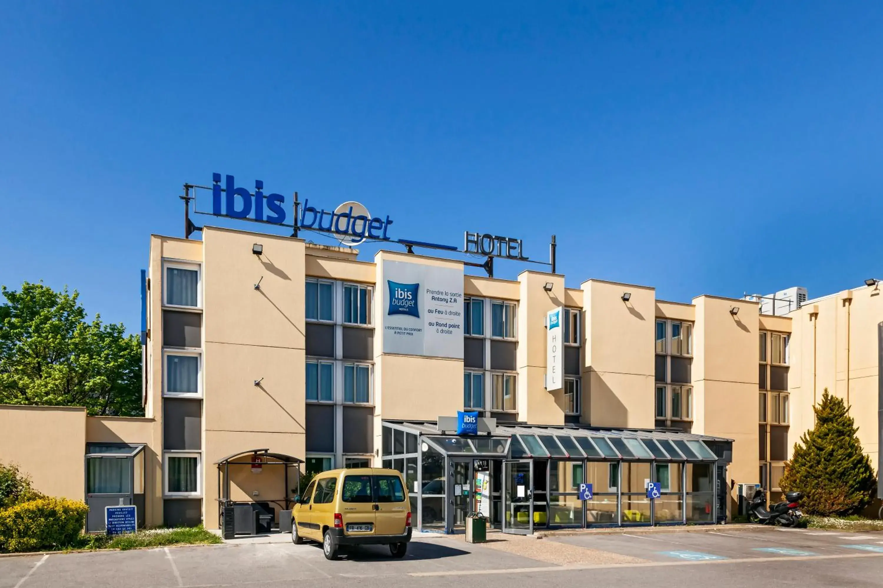 Property building in ibis budget Antony Massy