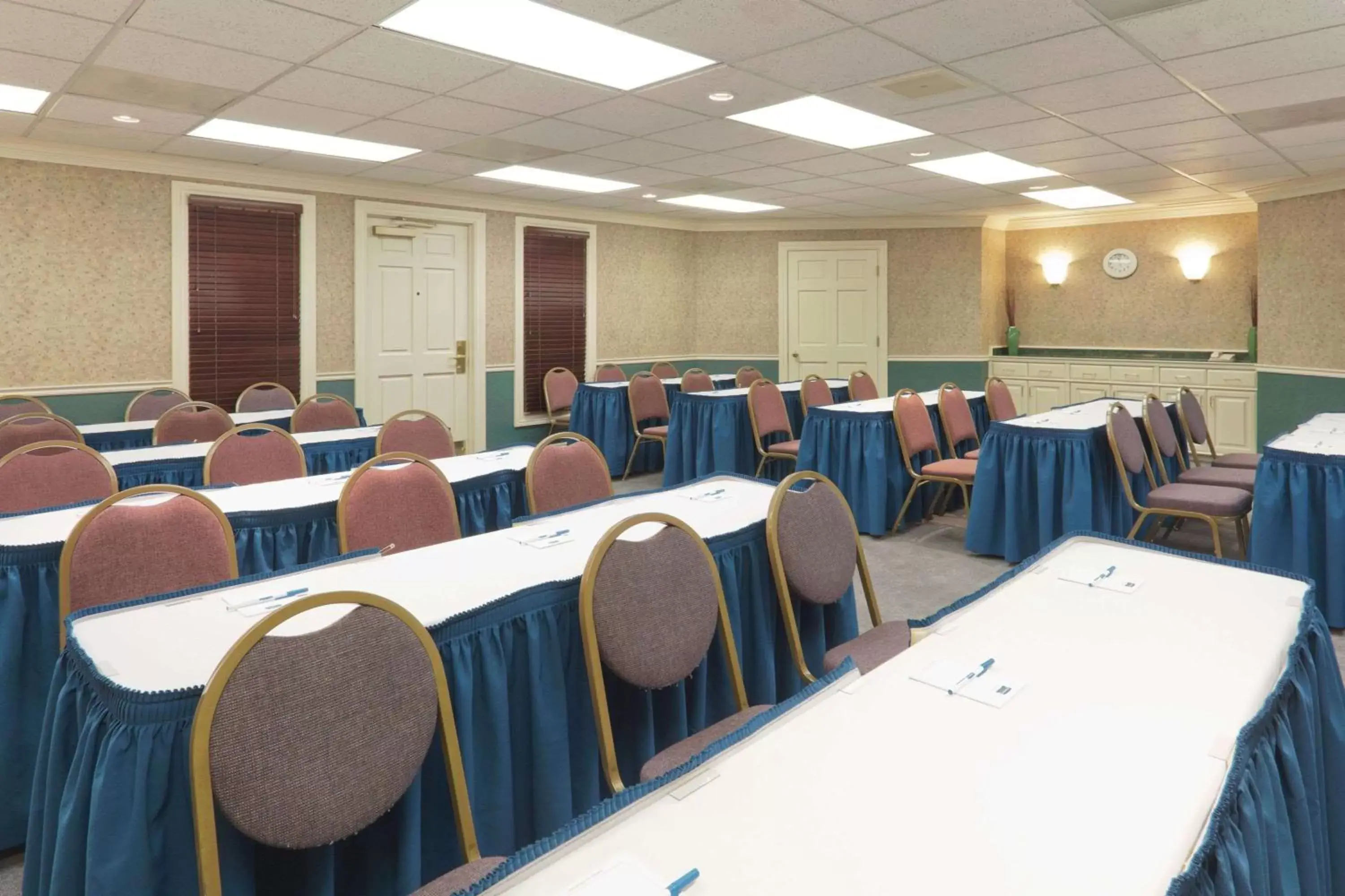 Meeting/conference room in Sonesta ES Suites San Francisco Airport San Bruno