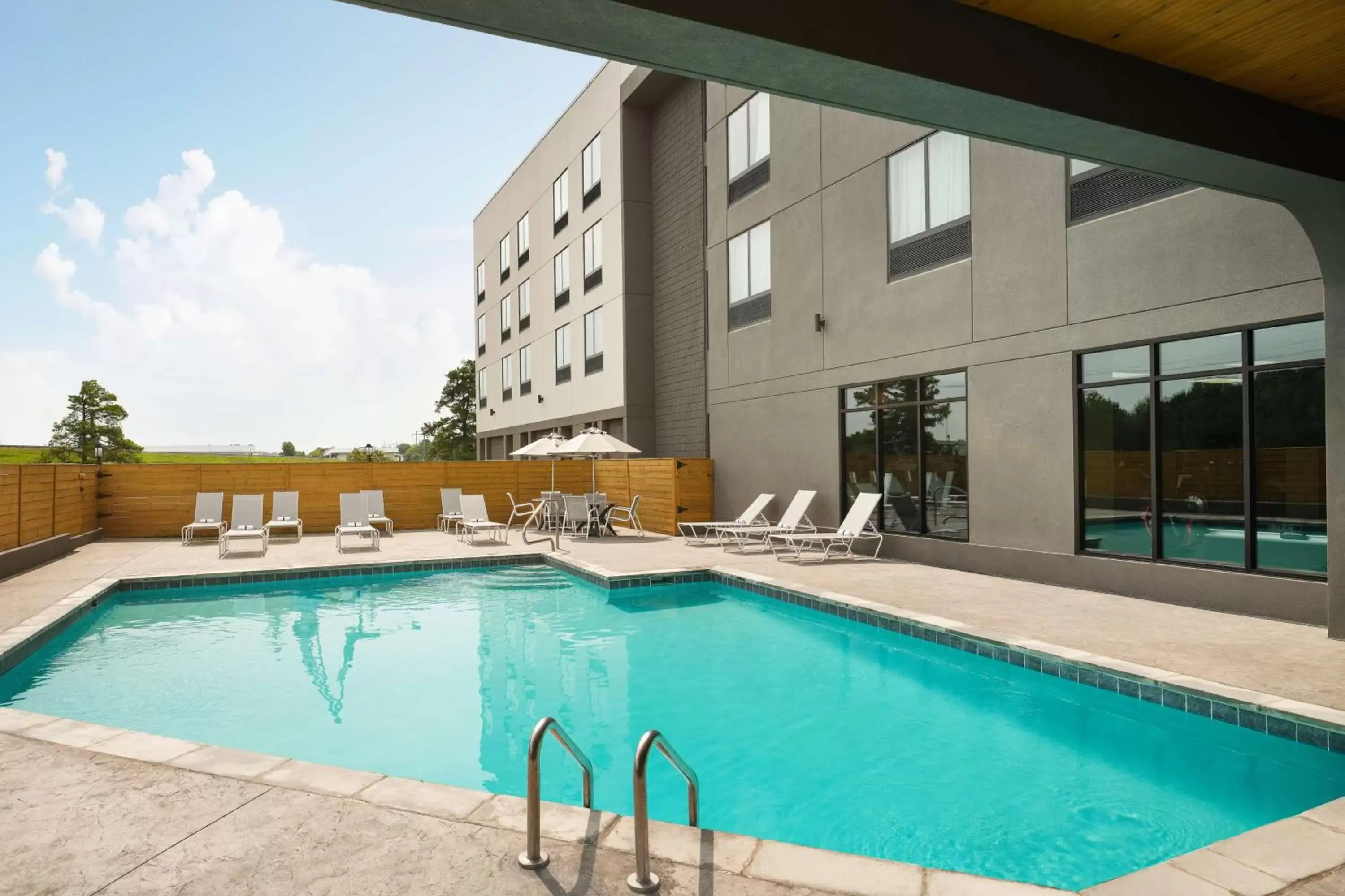 Activities, Swimming Pool in Radisson Hotel West Memphis