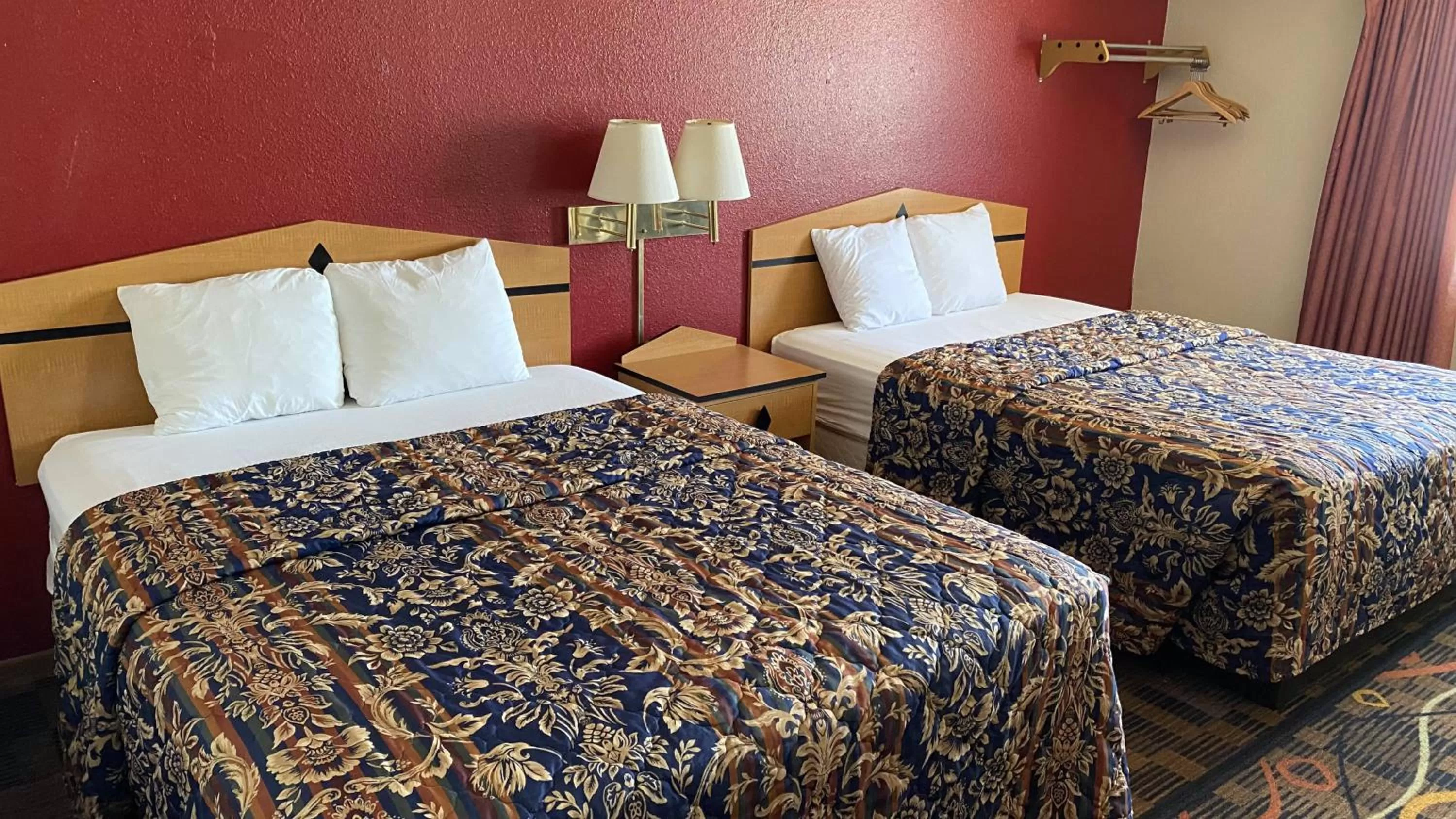 Bed in Newton Inn In Newton, KS