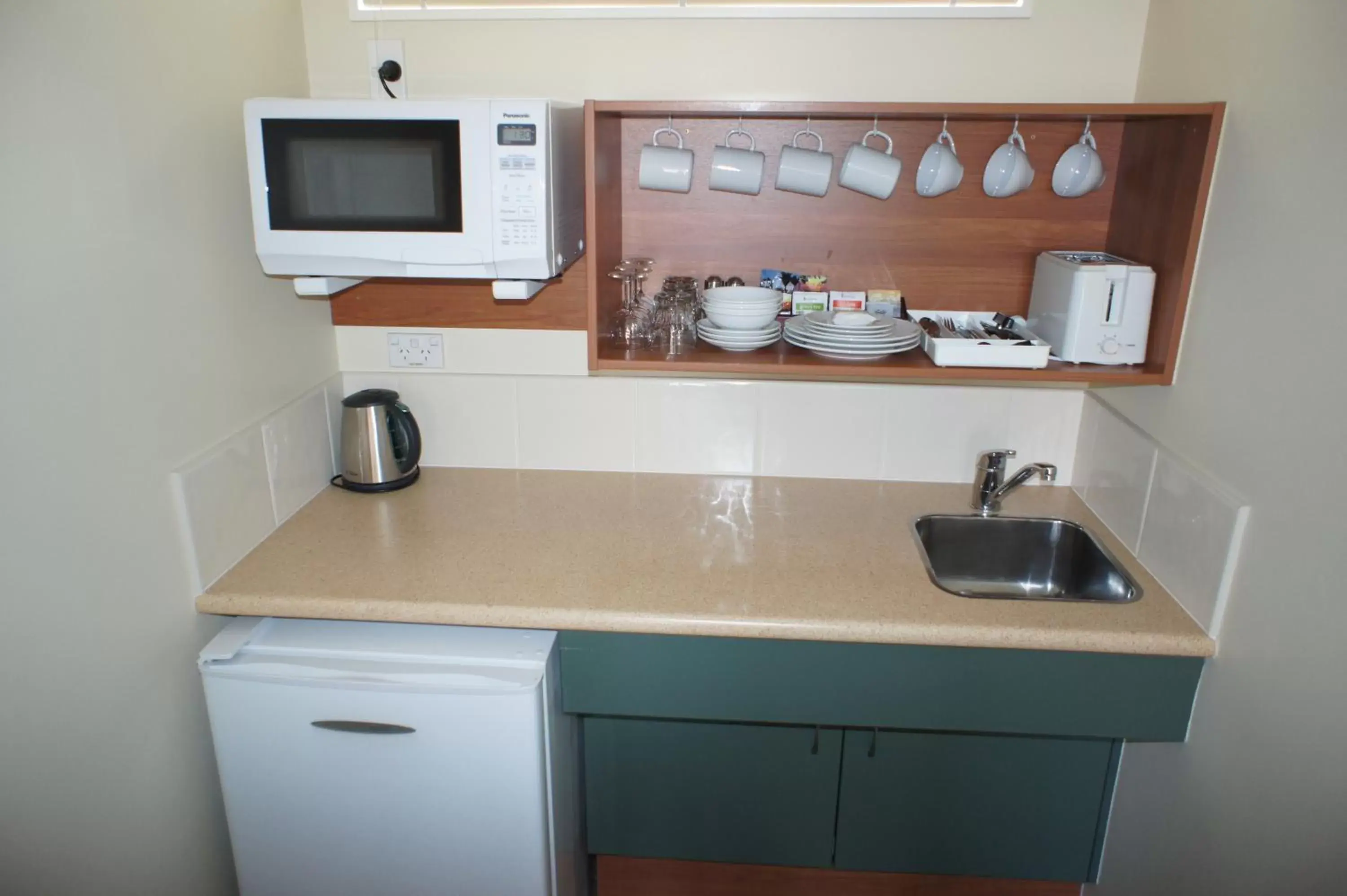 Kitchen or kitchenette, Kitchen/Kitchenette in Bks Egmont Motor Lodge