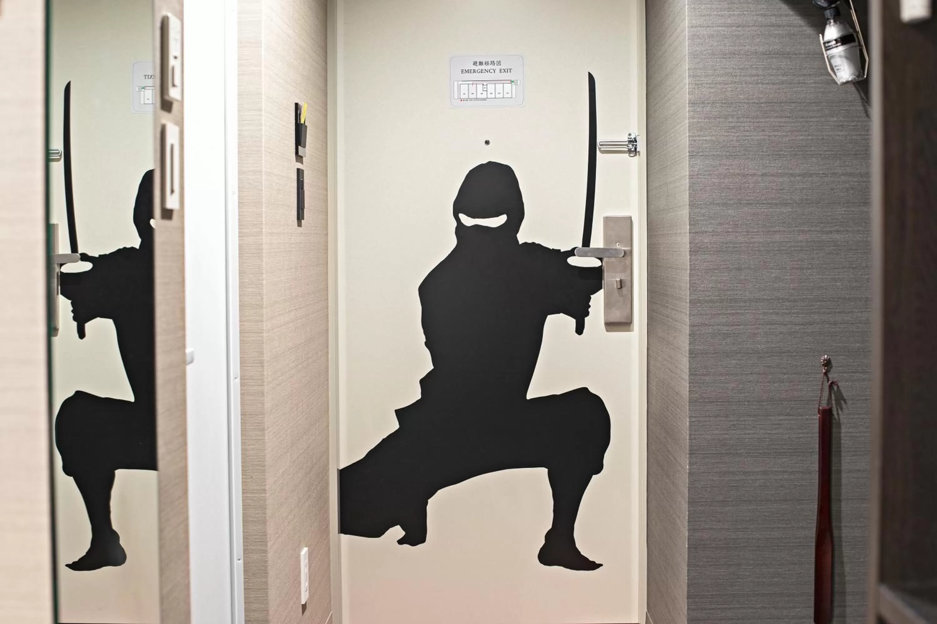 Hotel Ninja Black
