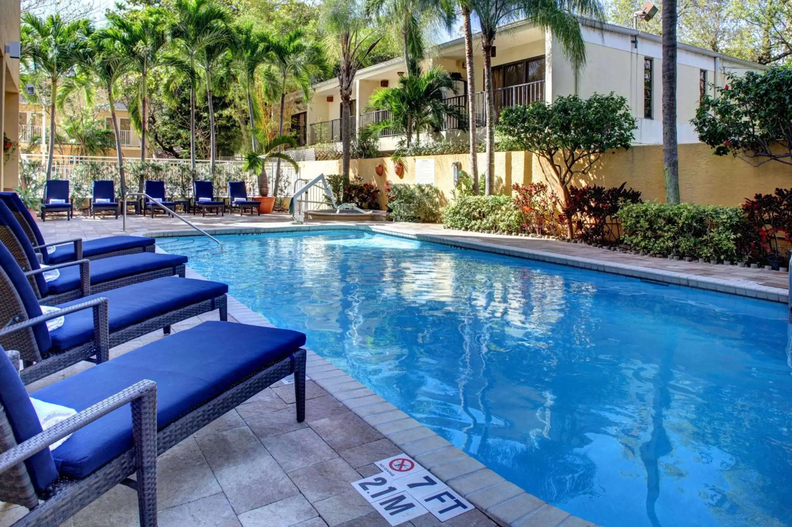 Pool view, Swimming Pool in Hampton Inn Miami-Coconut Grove/Coral Gables