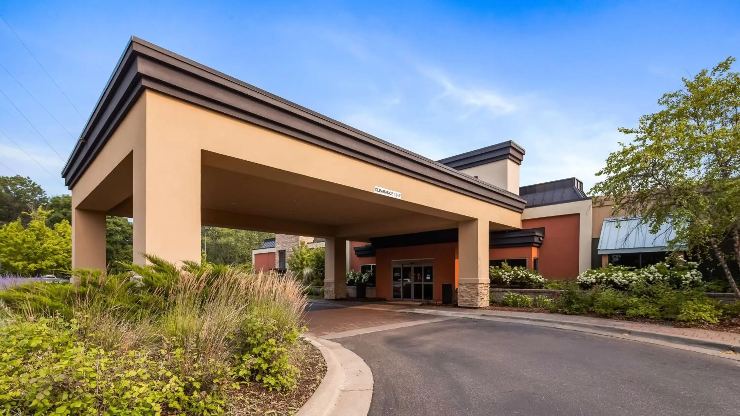 Property Building in Best Western Plus St. Paul North/Shoreview