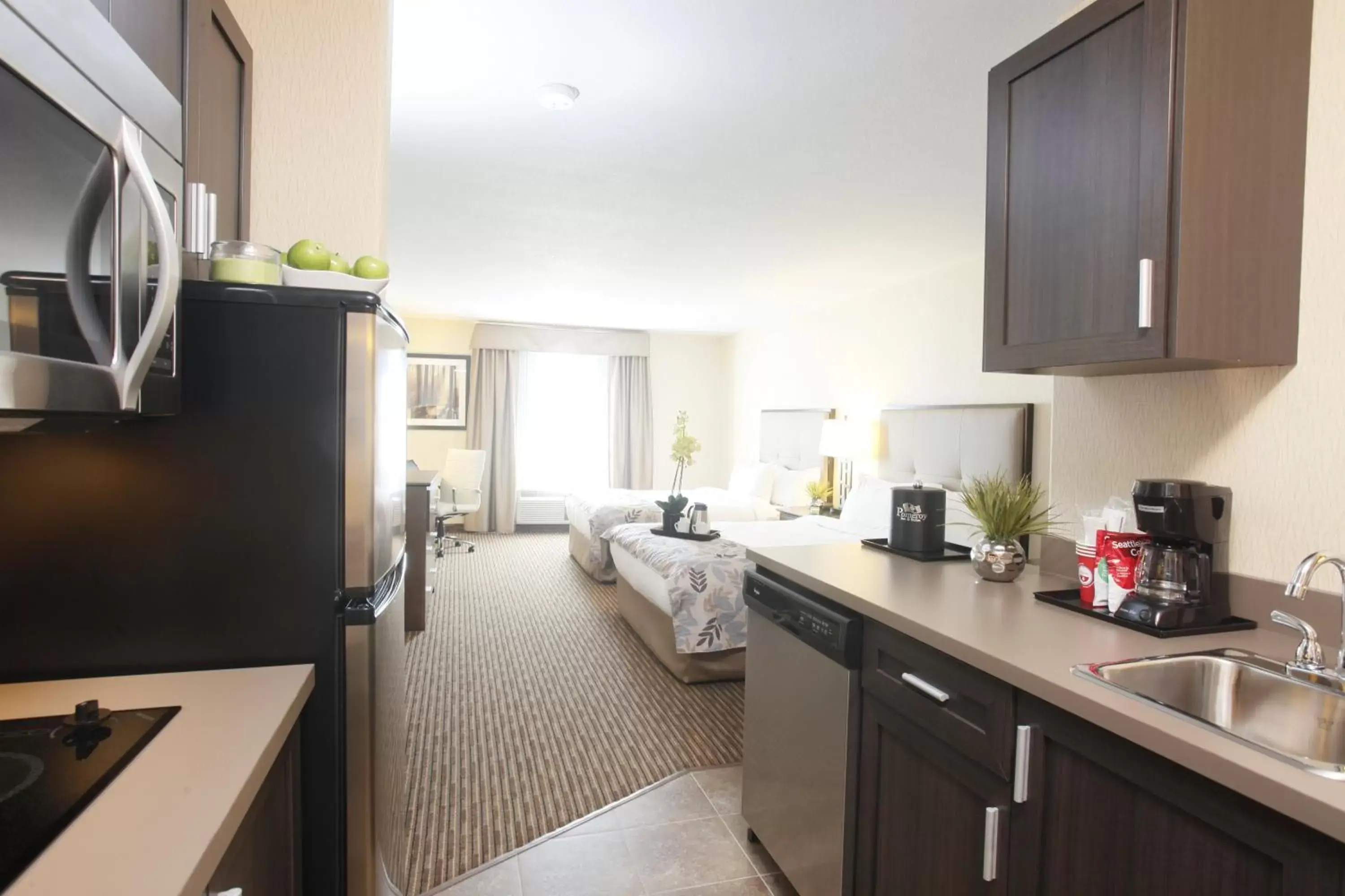 kitchen, Kitchen/Kitchenette in Pomeroy Inn & Suites at Olds College