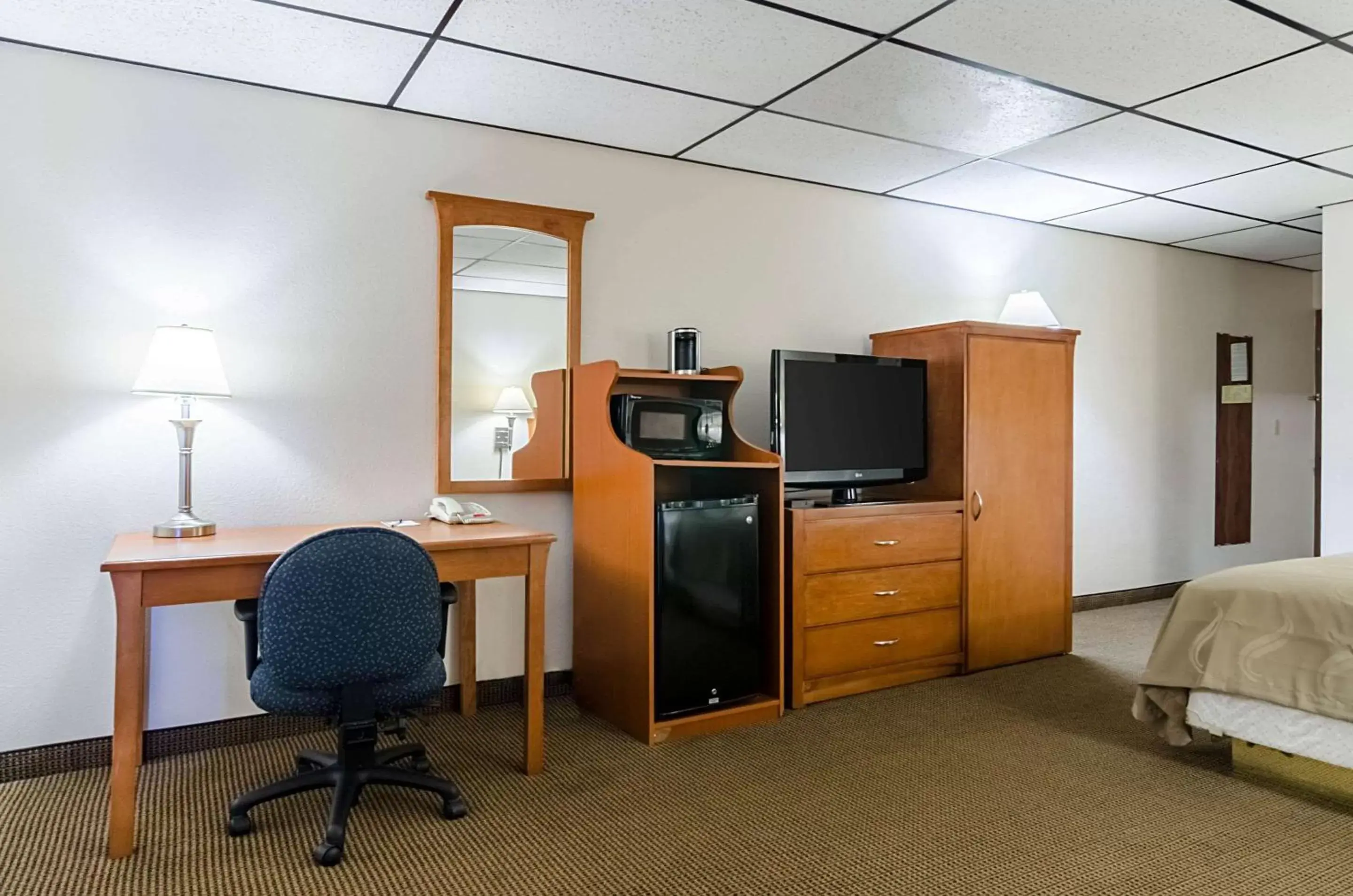 Photo of the whole room, TV/Entertainment Center in Quality Inn & Suites Salina