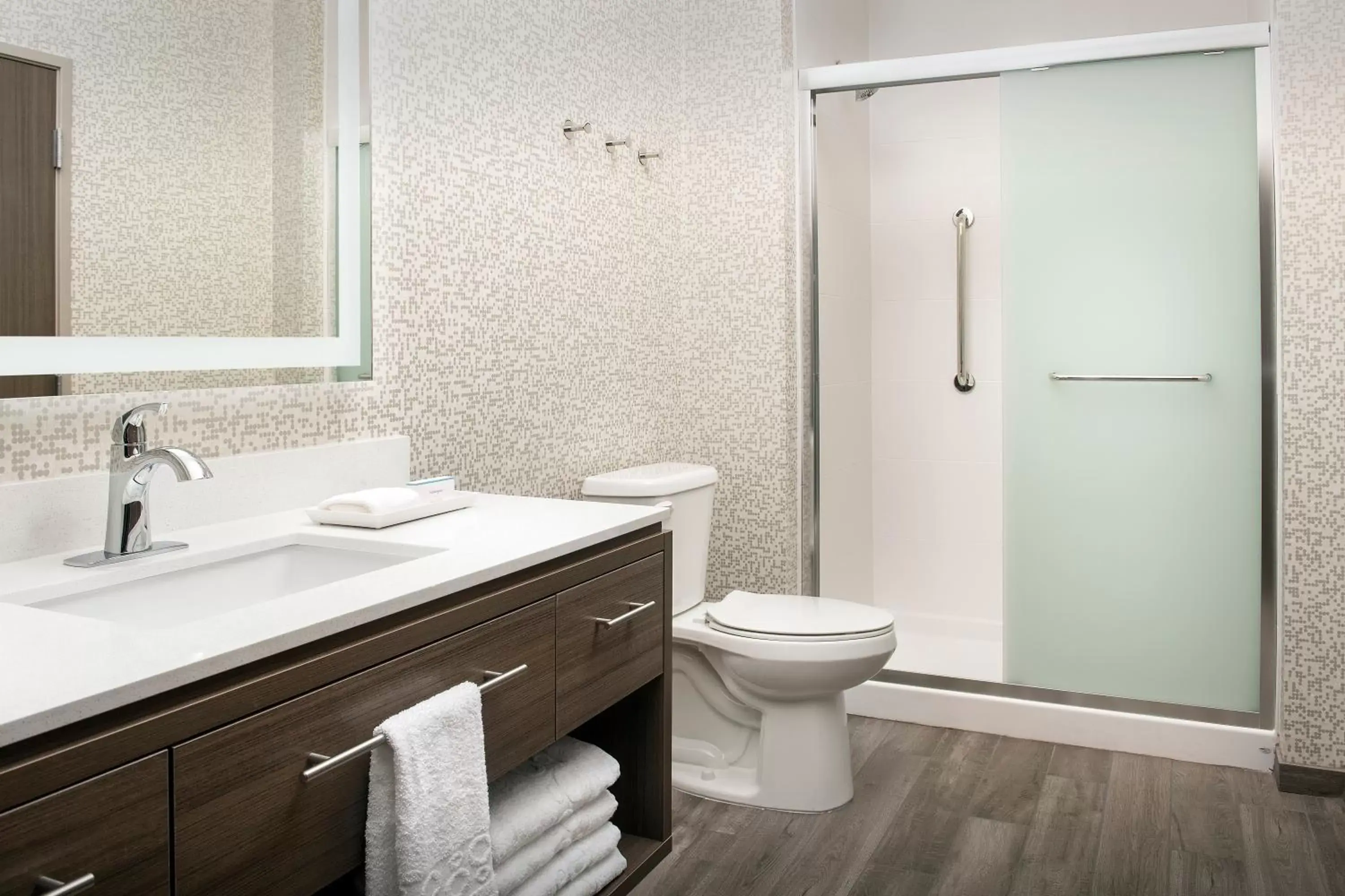 Bathroom in Home2 Suites By Hilton Columbus Polaris