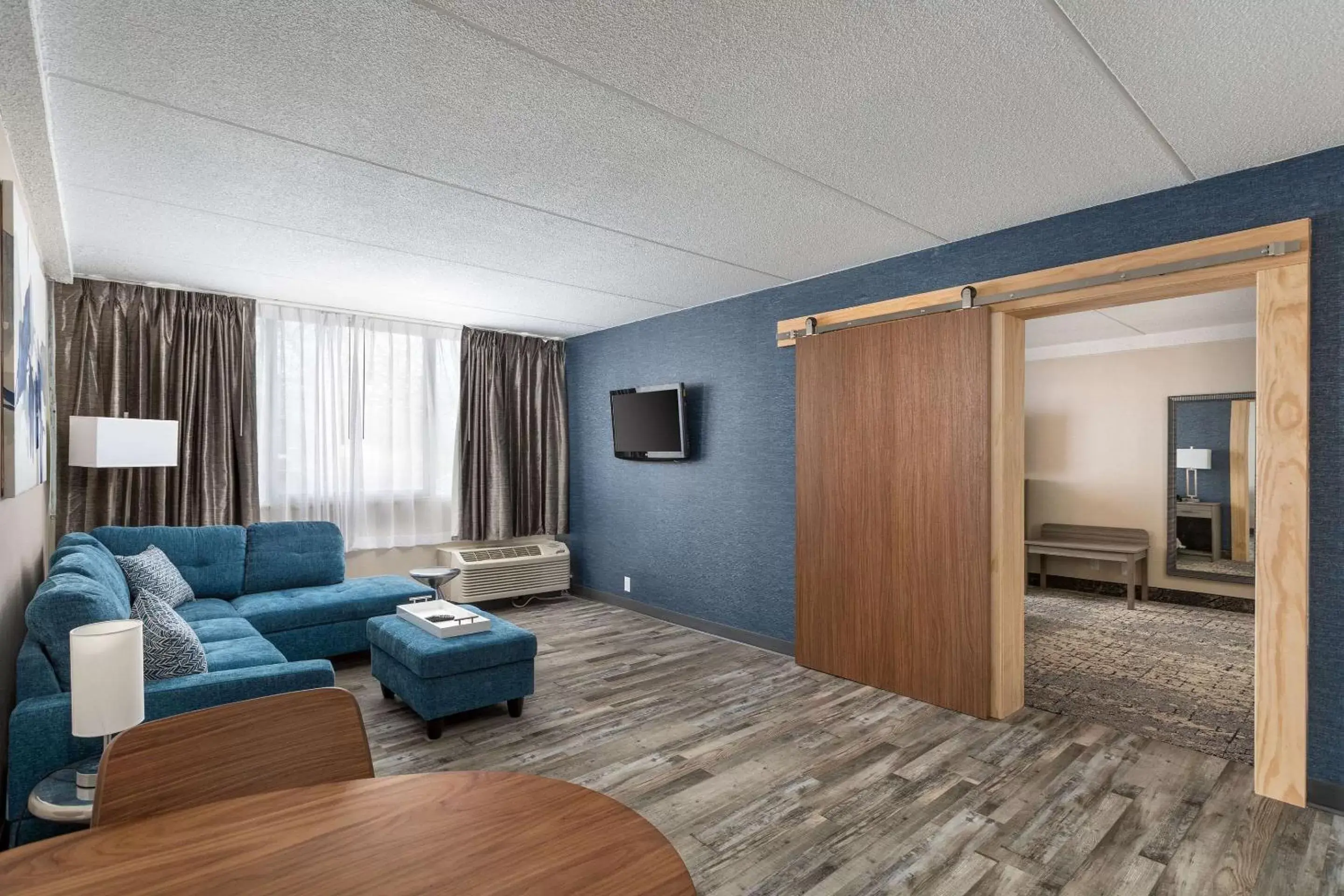 Bedroom, Seating Area in Clarion Hotel and Conference Center - Joliet