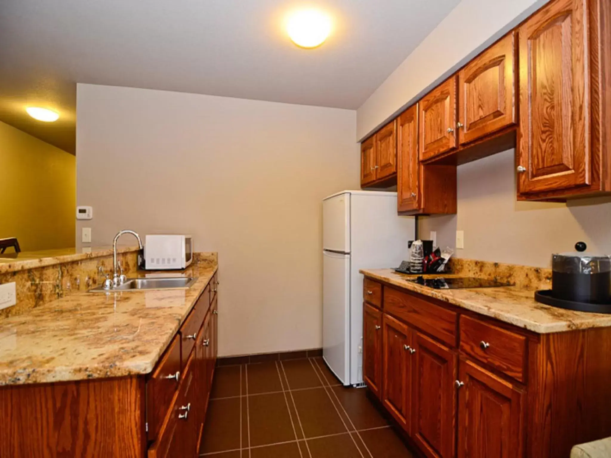 Kitchen or kitchenette, Kitchen/Kitchenette in Astoria Extended Stay & Event Center