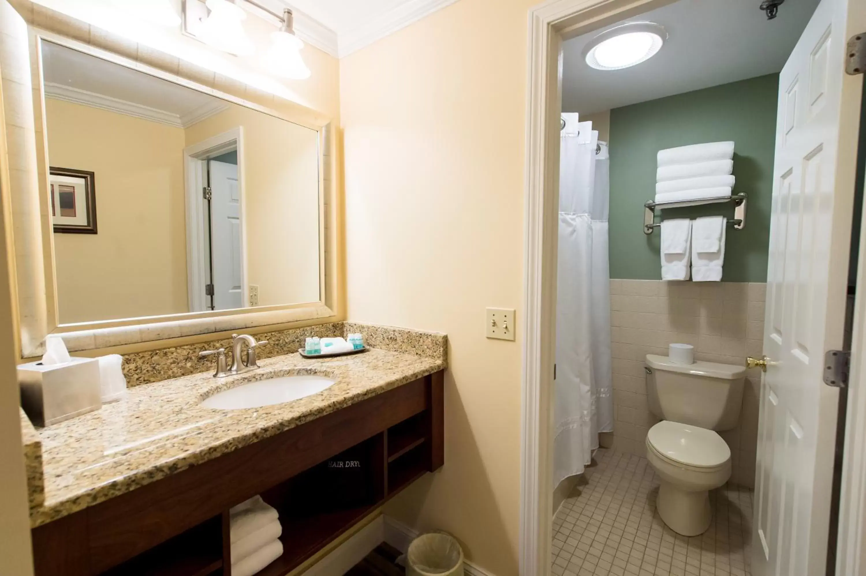 Bathroom in Union Bluff Hotel