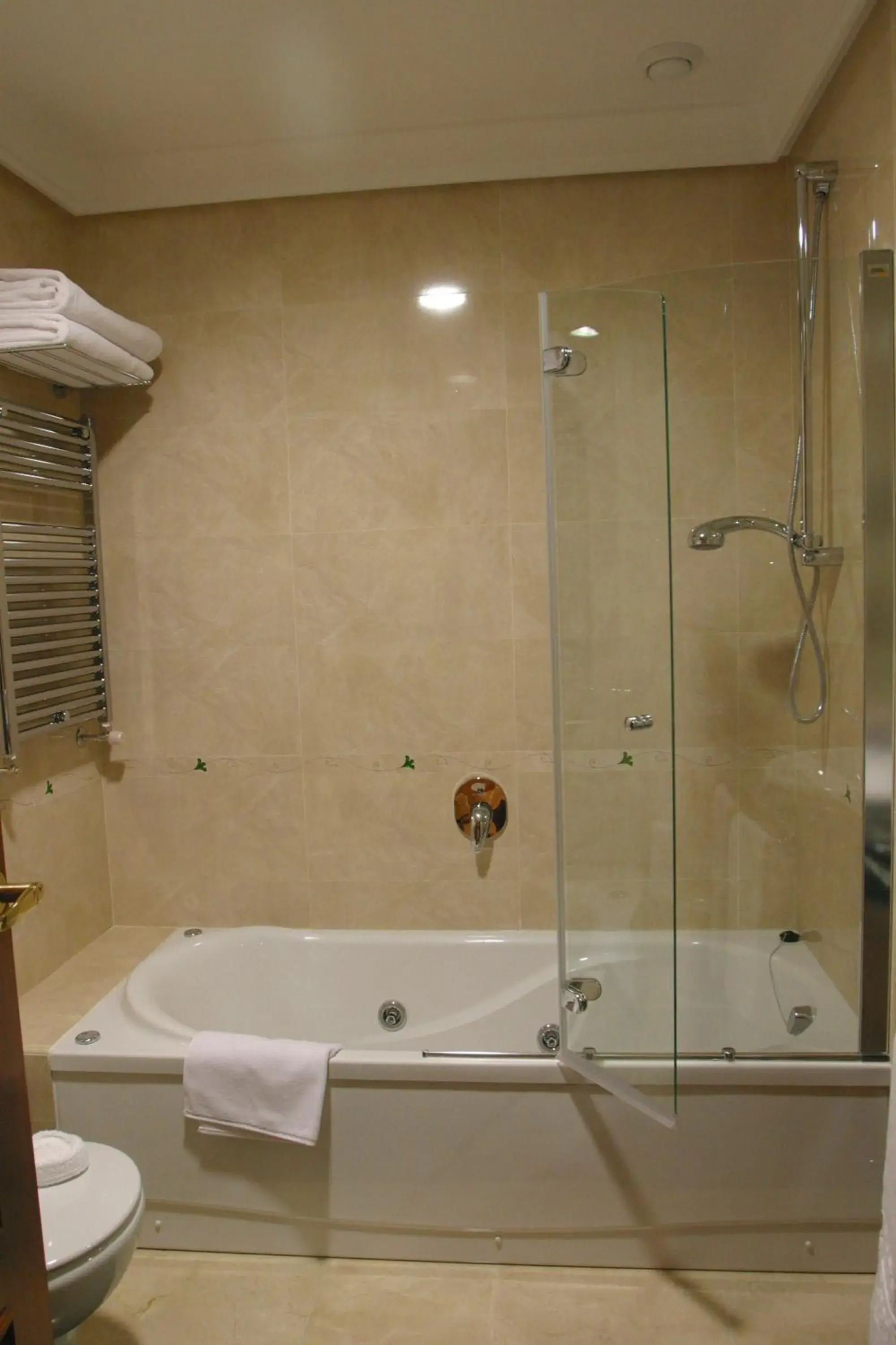 Bath, Bathroom in Sercotel Guadiana