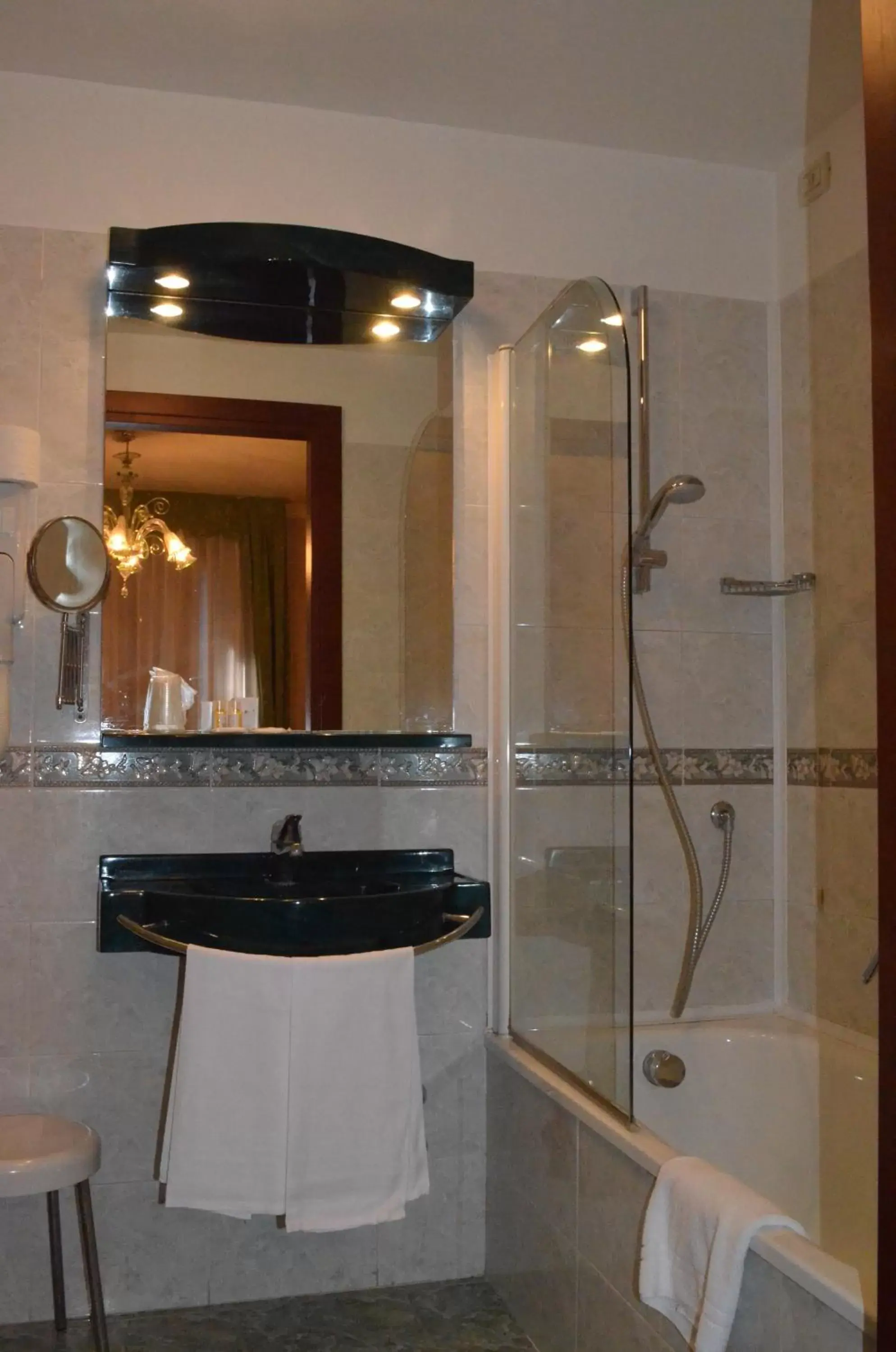 Bathroom in Hotel Villa Cipro