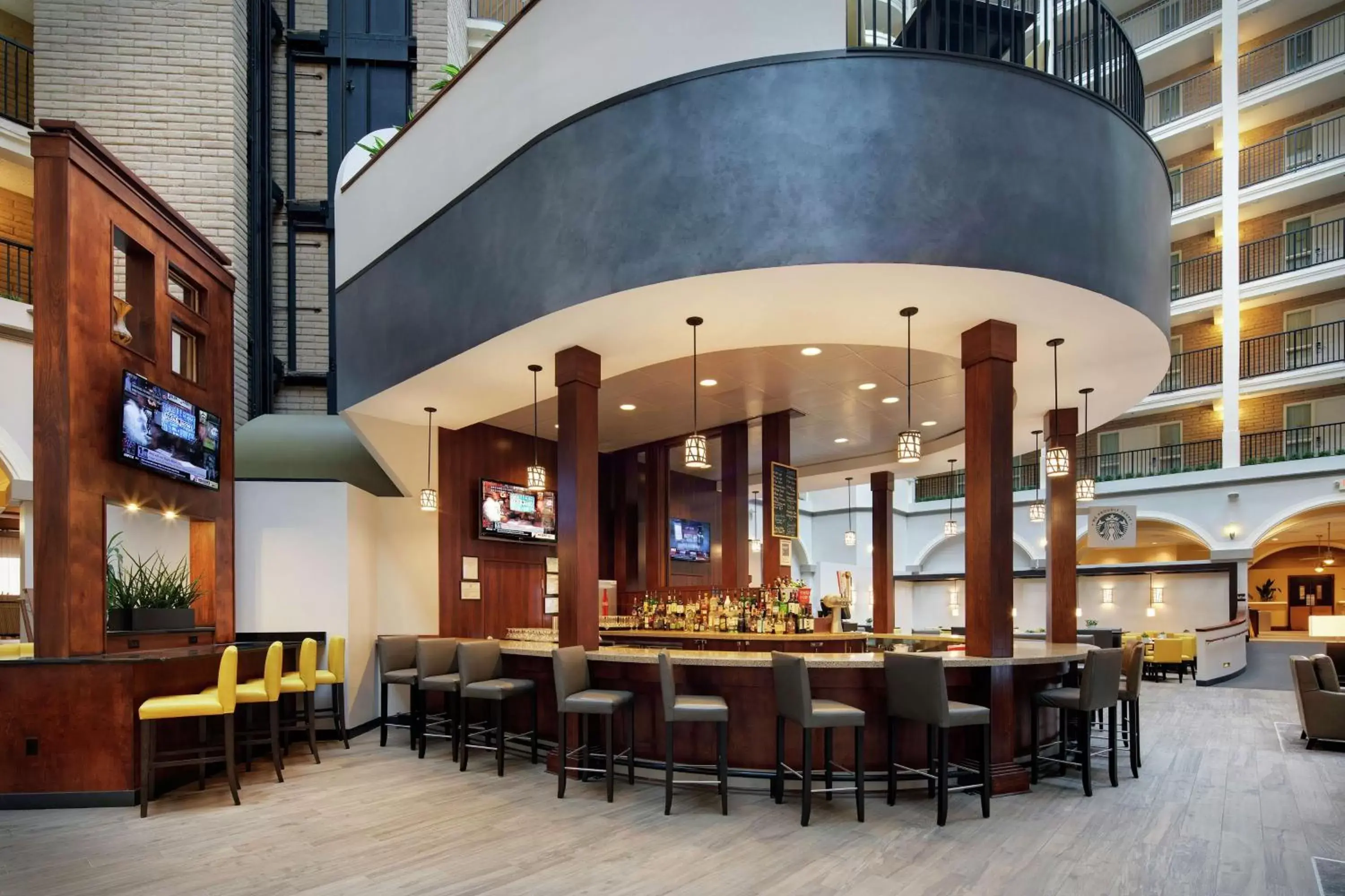 Lounge or bar, Lounge/Bar in Embassy Suites Dallas - Park Central Area