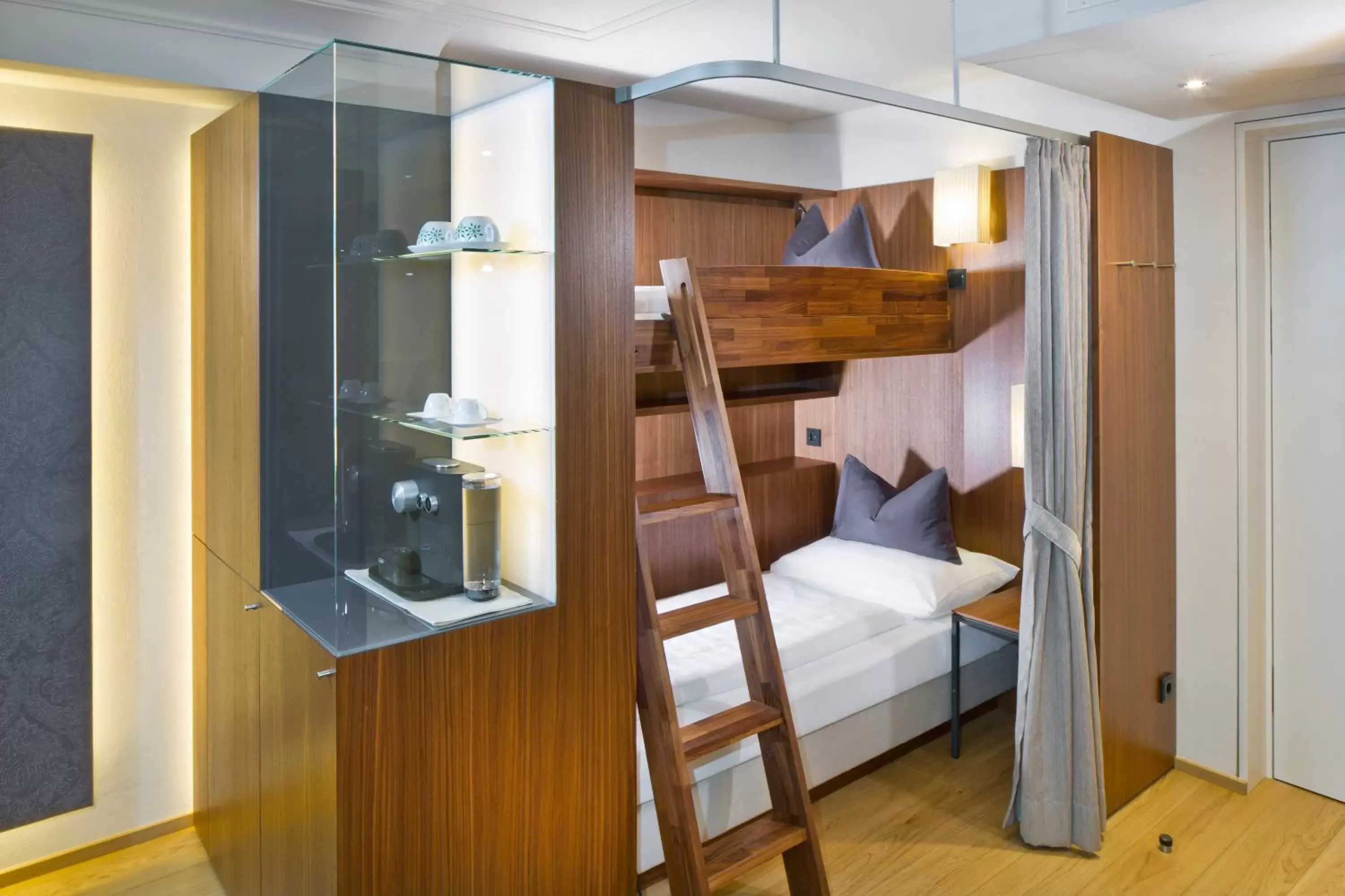 Bunk Bed in Hotel Maximilian - Stadthaus Penz