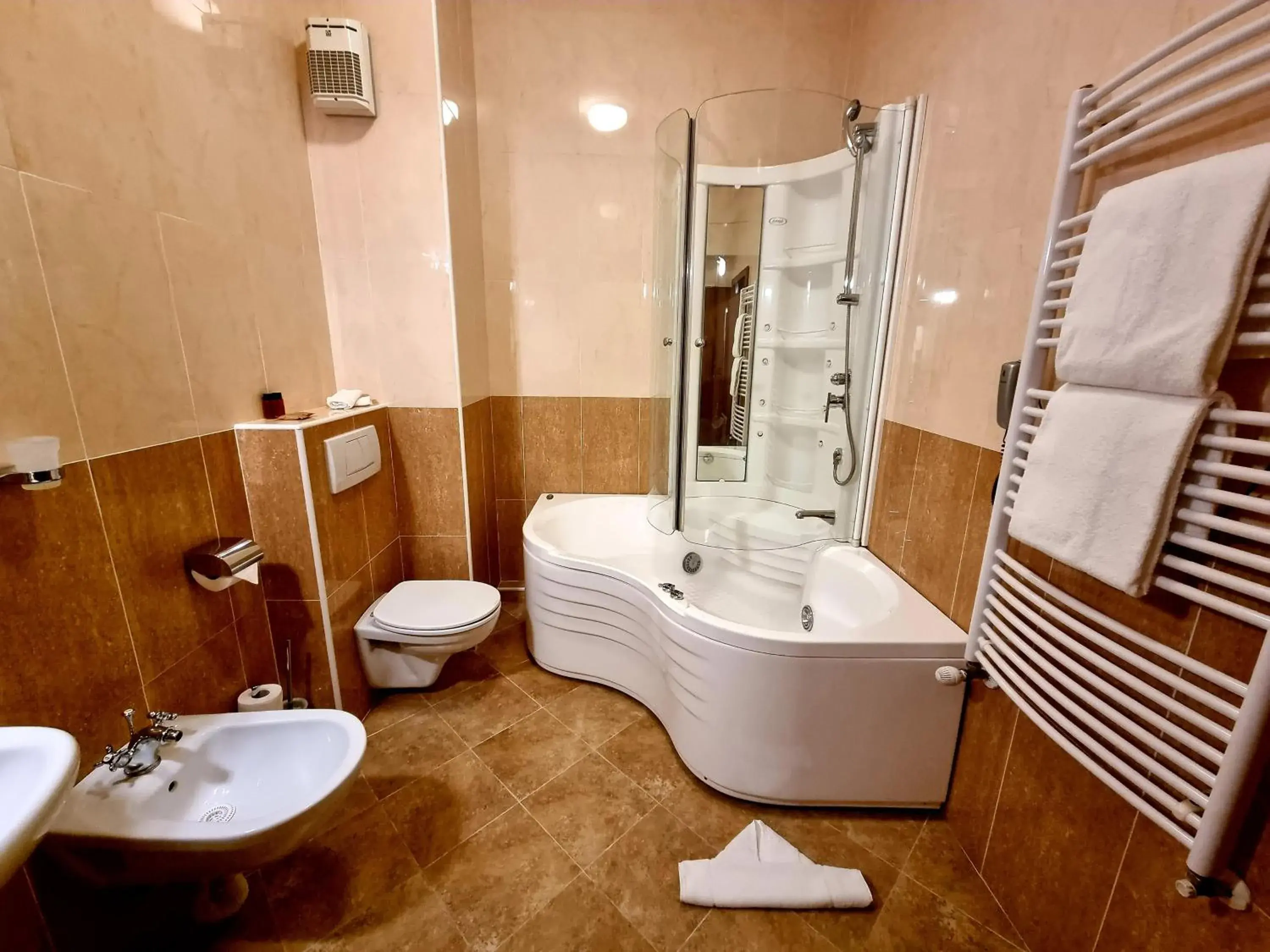 Bathroom in Hotel Coandi