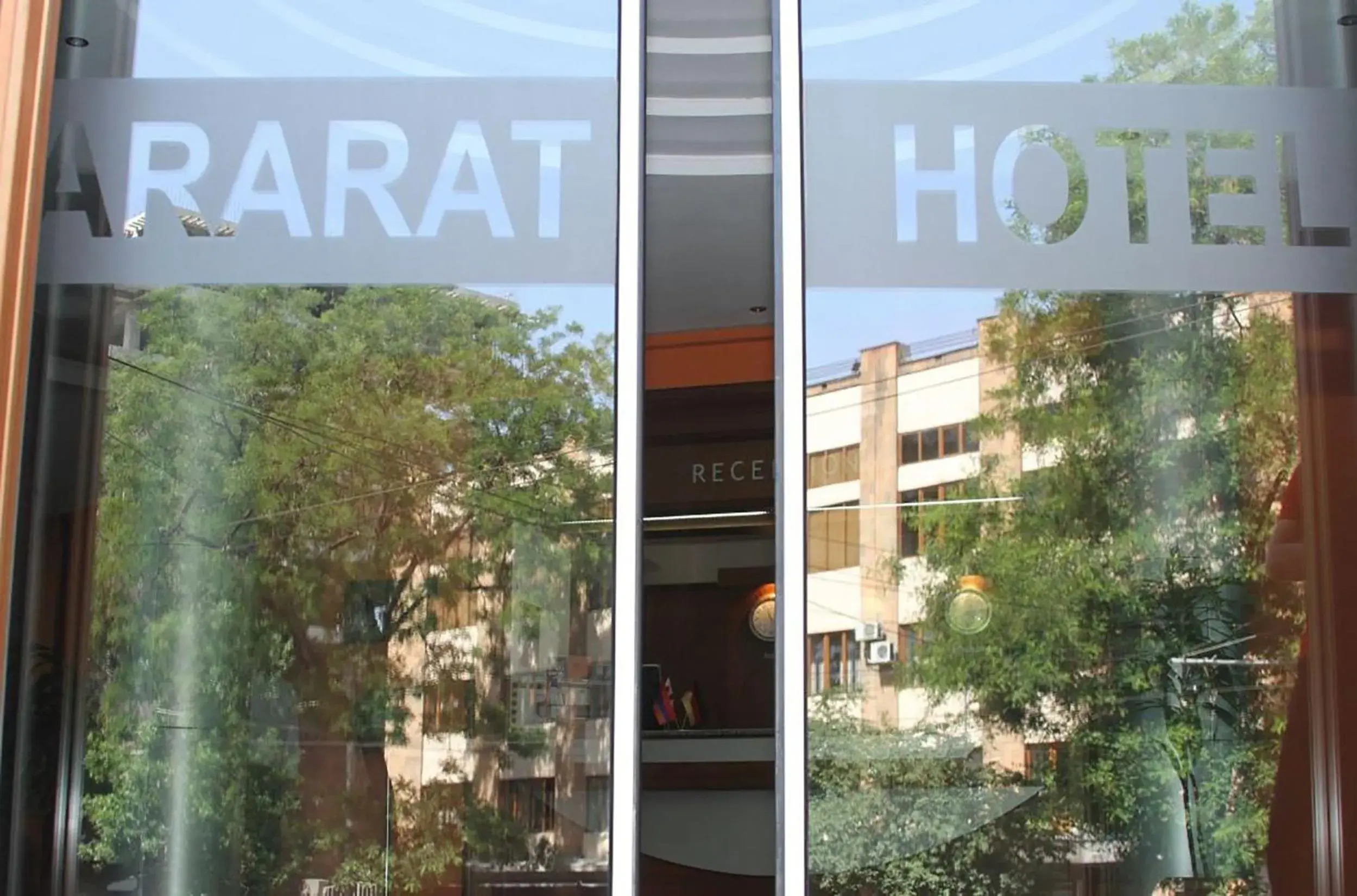 Facade/entrance in Ararat Hotel