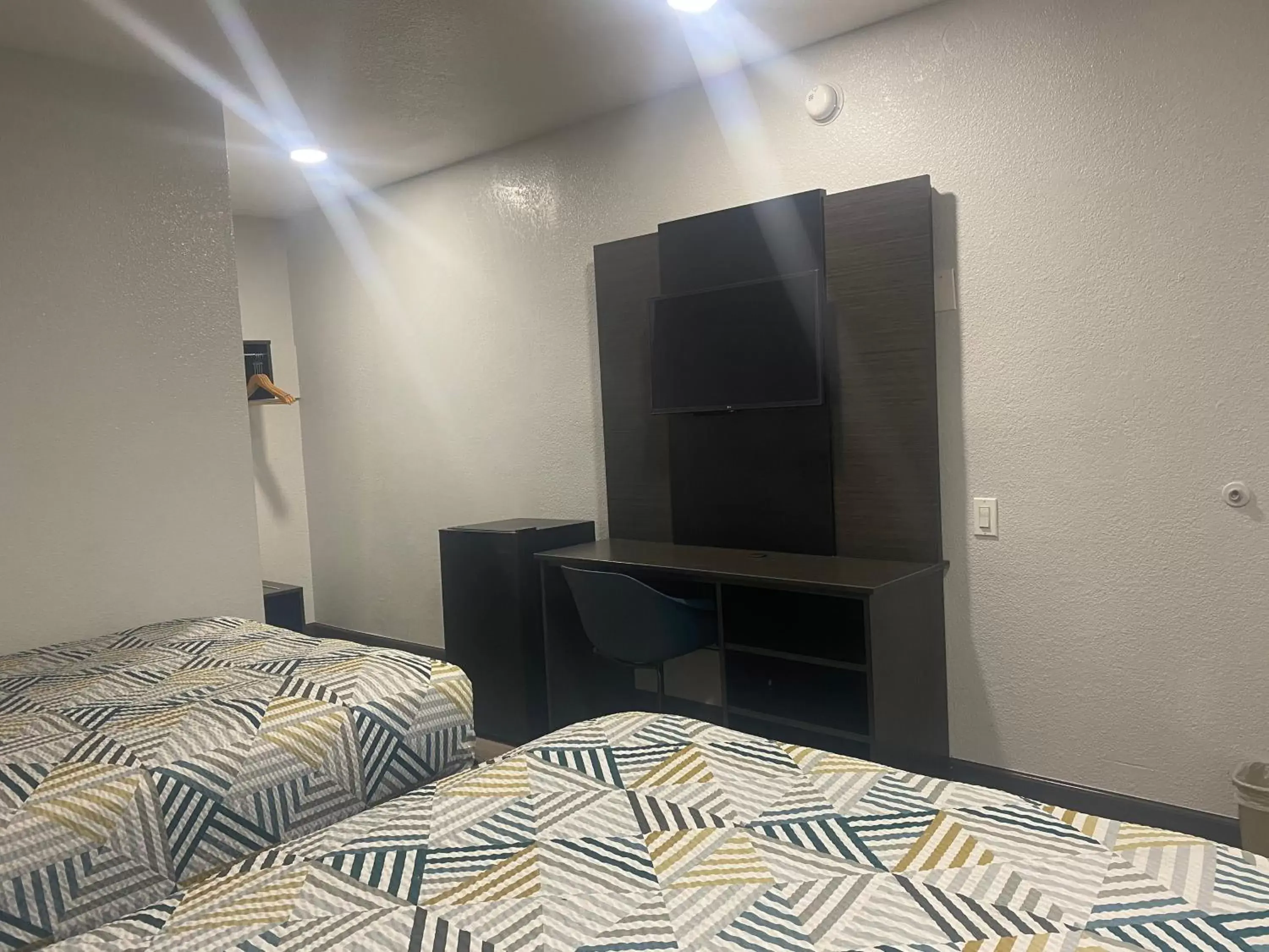 Communal lounge/ TV room, Room Photo in Motel 6-San Bernardino, CA - South