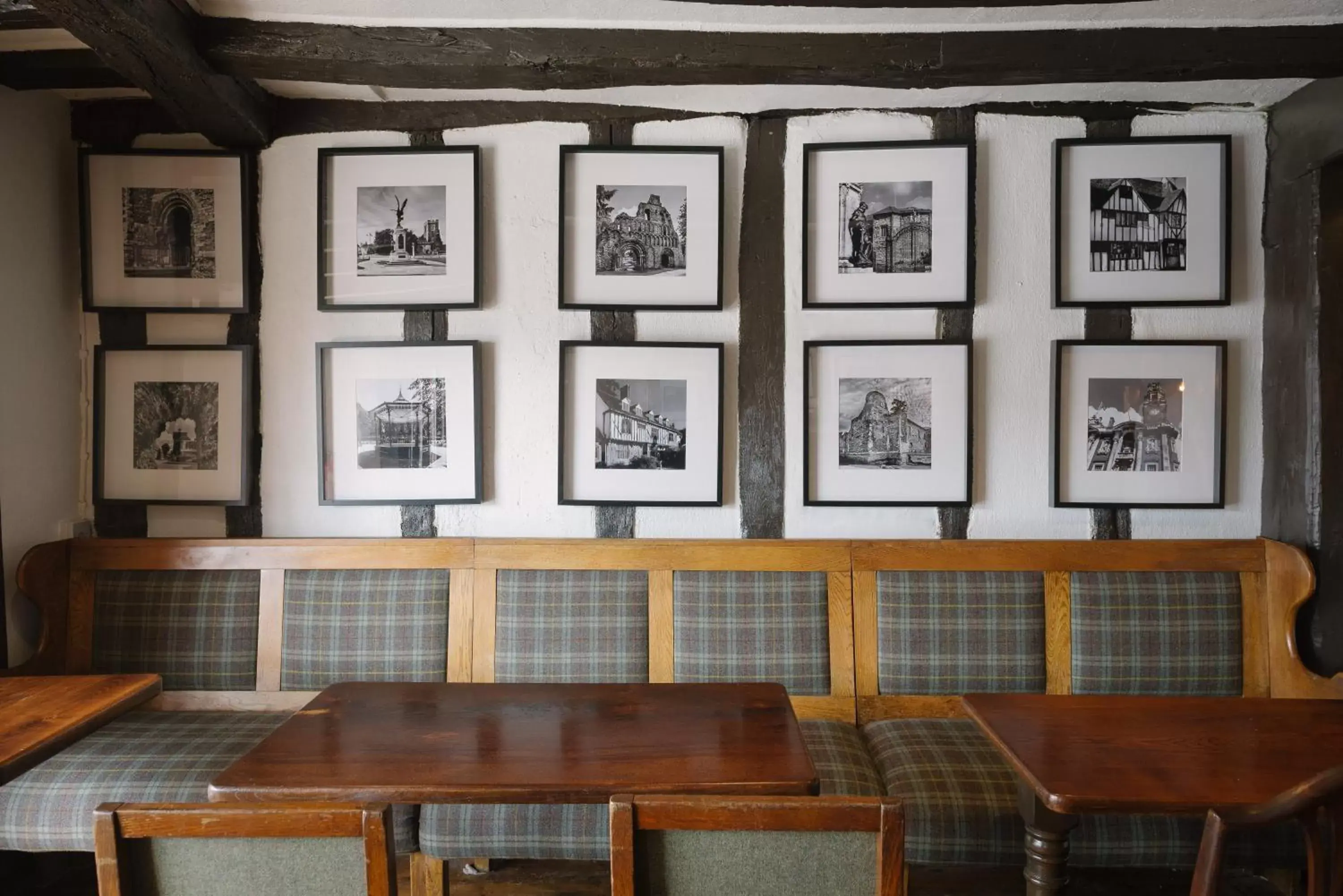 Lounge or bar in Best Western The Rose & Crown Hotel