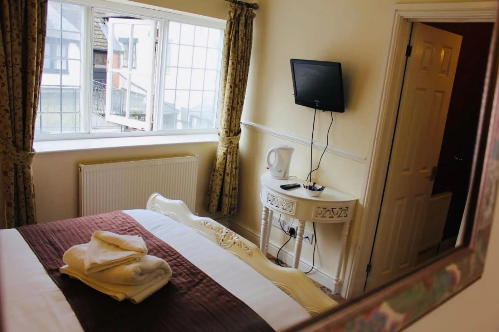 Bed in Crown Hotel Brackley