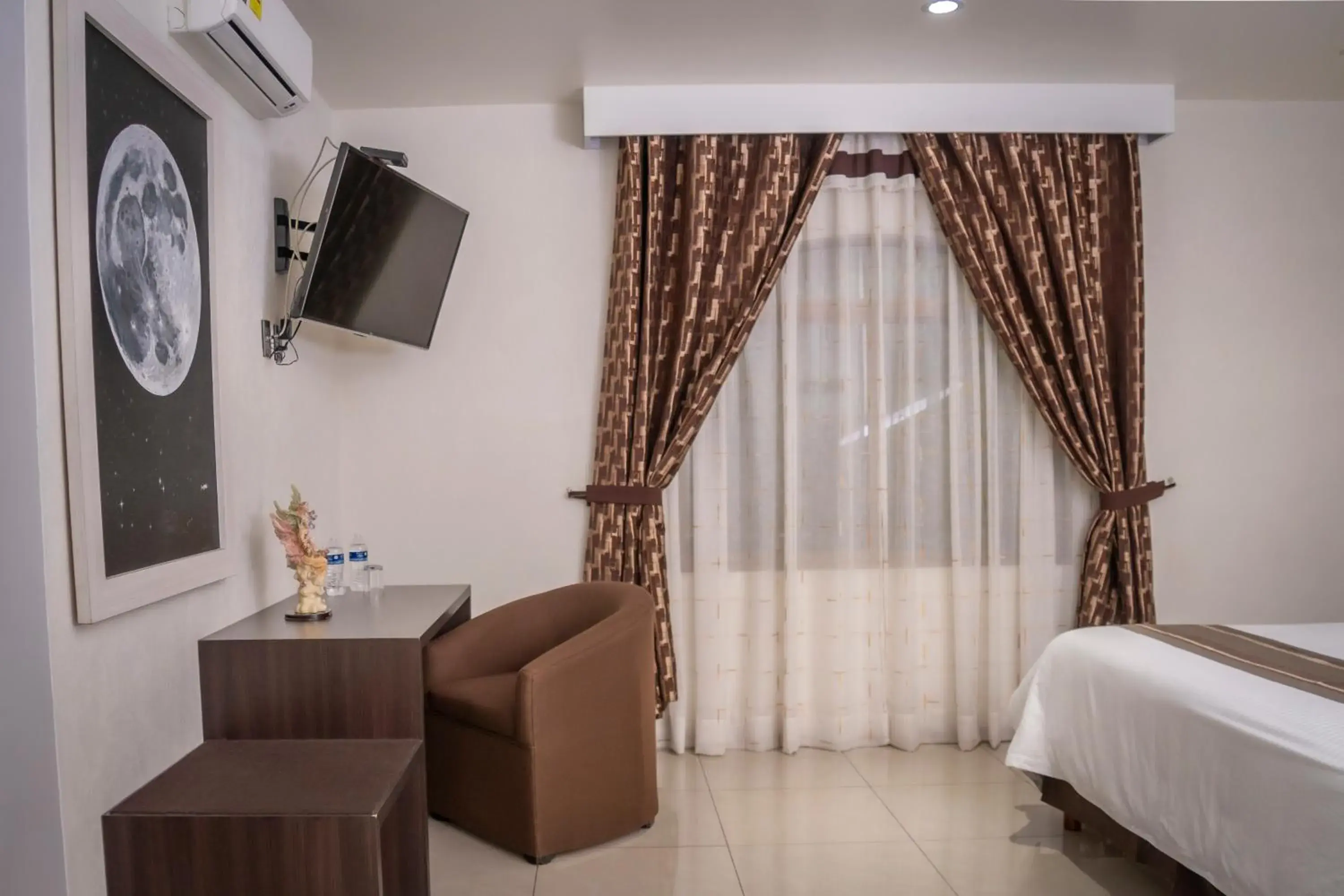 TV and multimedia, Seating Area in Hotel SanJo