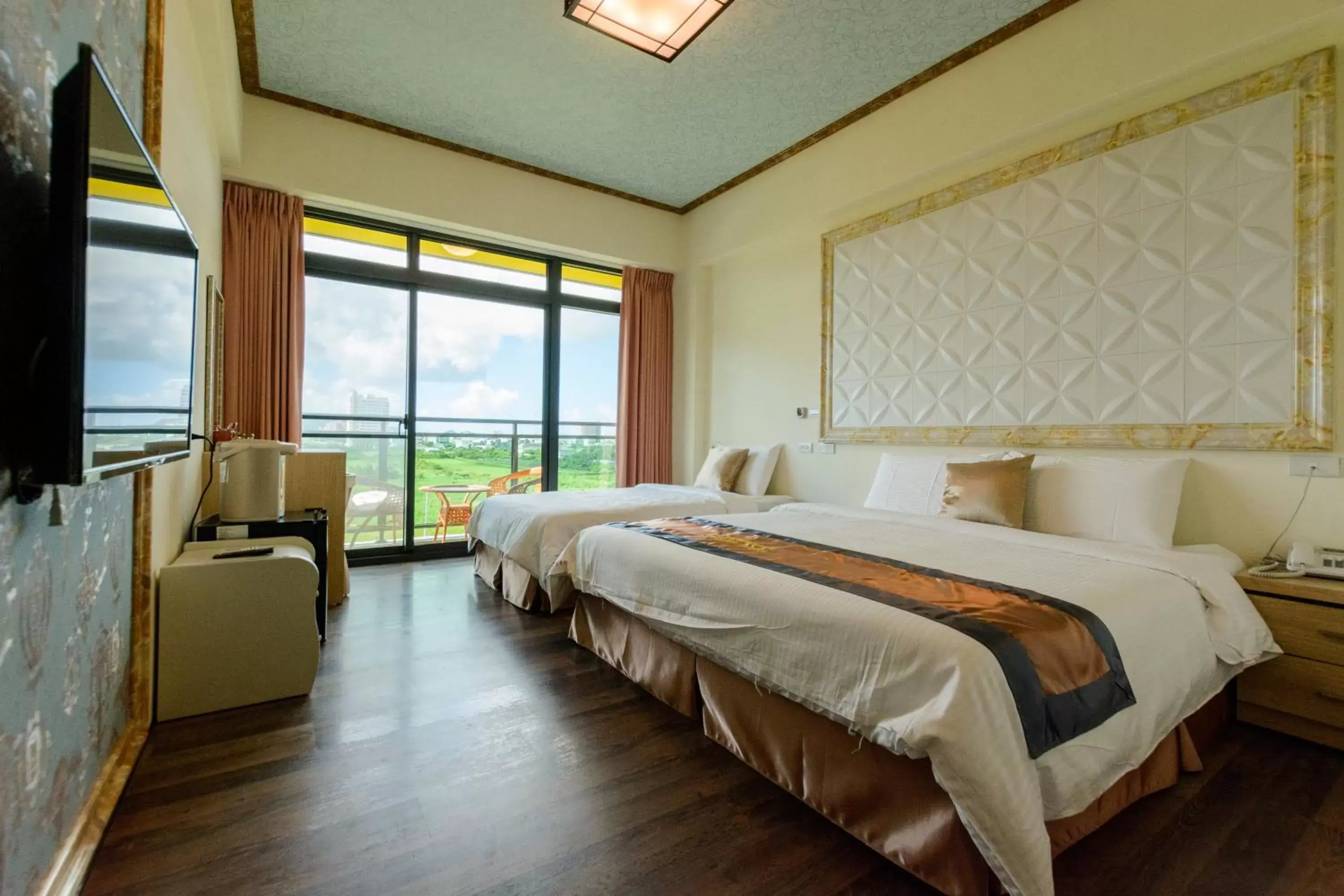 Triple Room with Mountain View - with Balcony in Emilia Villa Triple Room with Mountain View - with Balcony in Emilia Villa