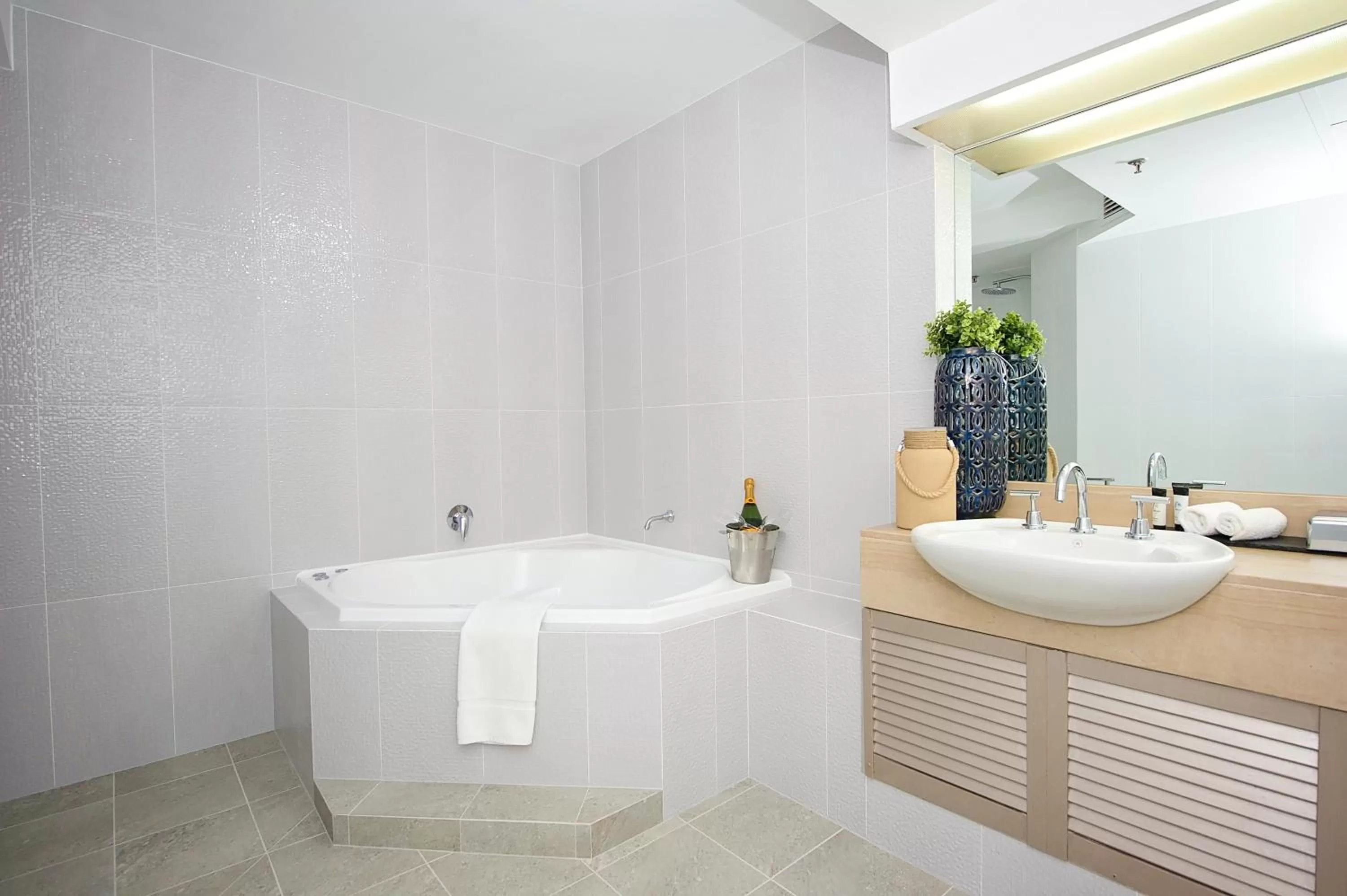 Bathroom in The Lord Forrest Hotel