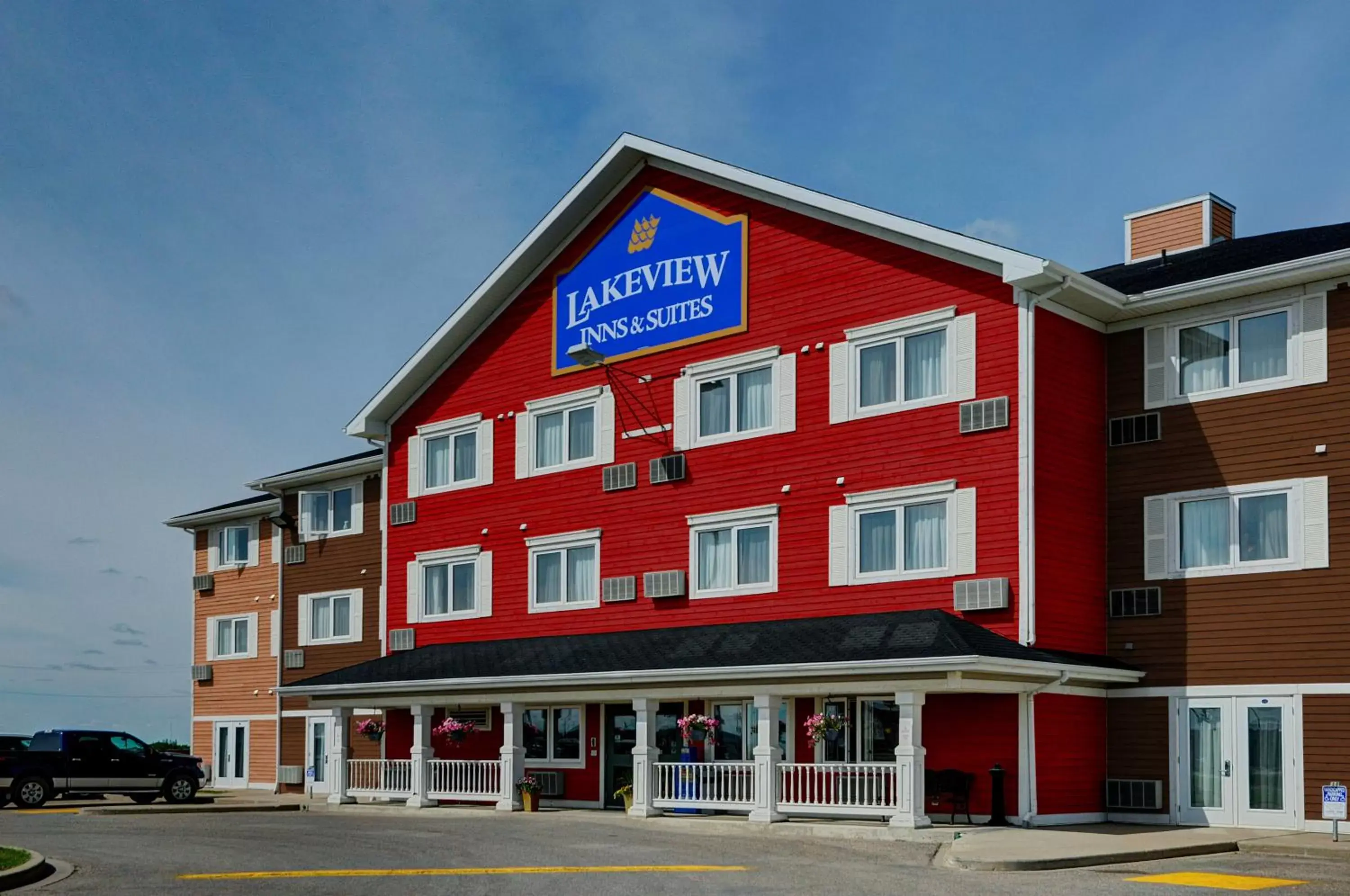 Facade/entrance, Property Building in Lakeview Inns & Suites - Brandon