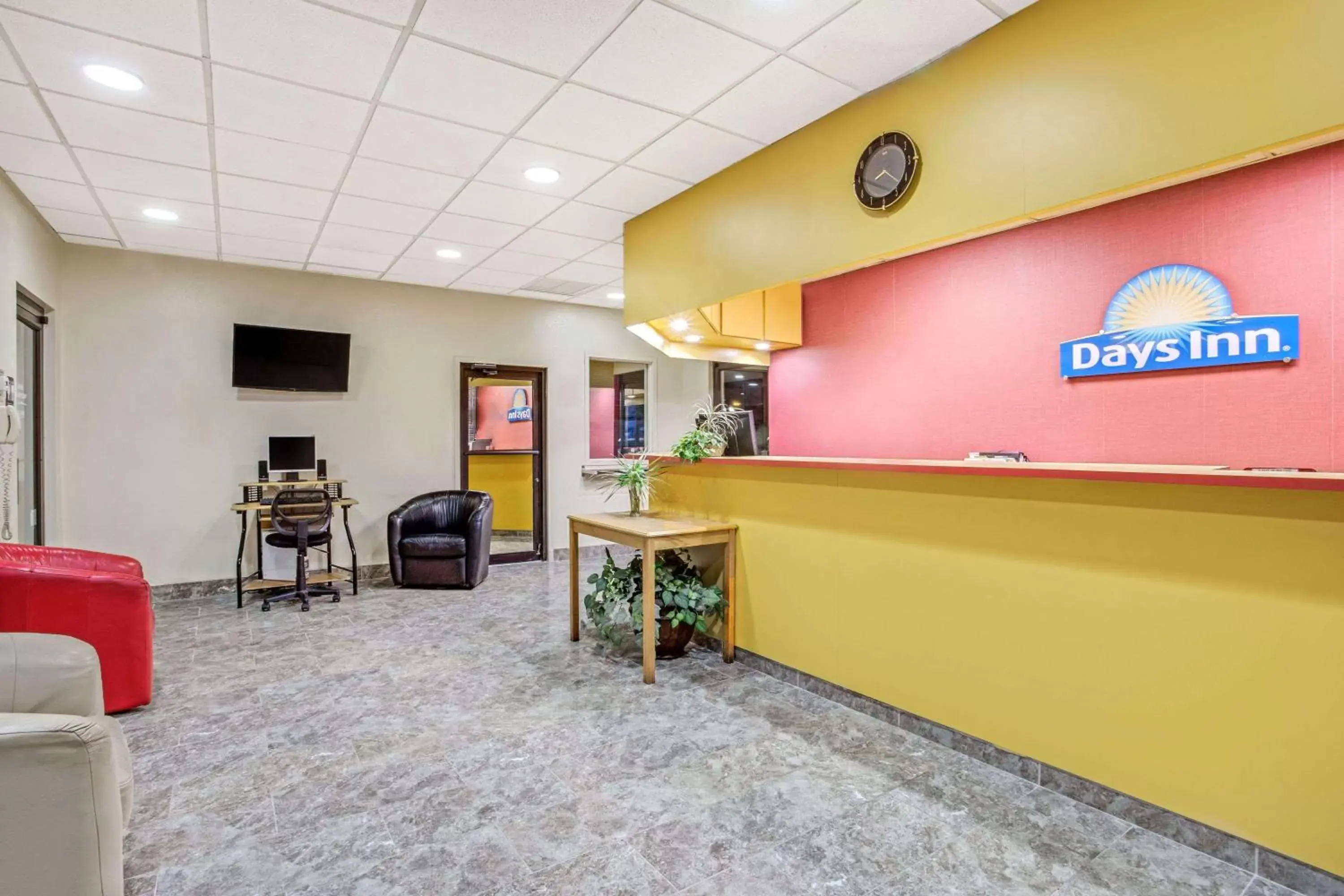 Lobby or reception, Lobby/Reception in Days Inn by Wyndham Bradenton - Near the Gulf