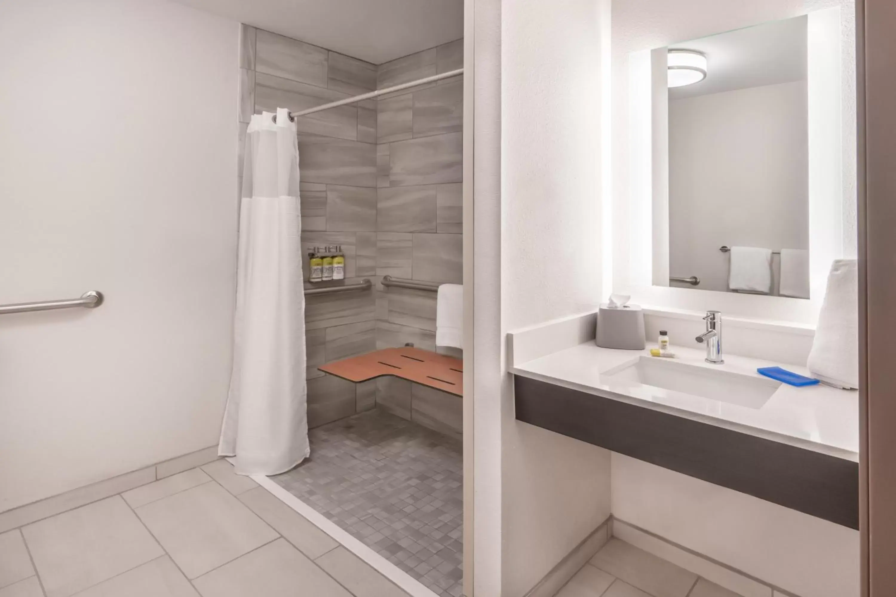 Bathroom in Holiday Inn Express & Suites Trinidad, an IHG Hotel