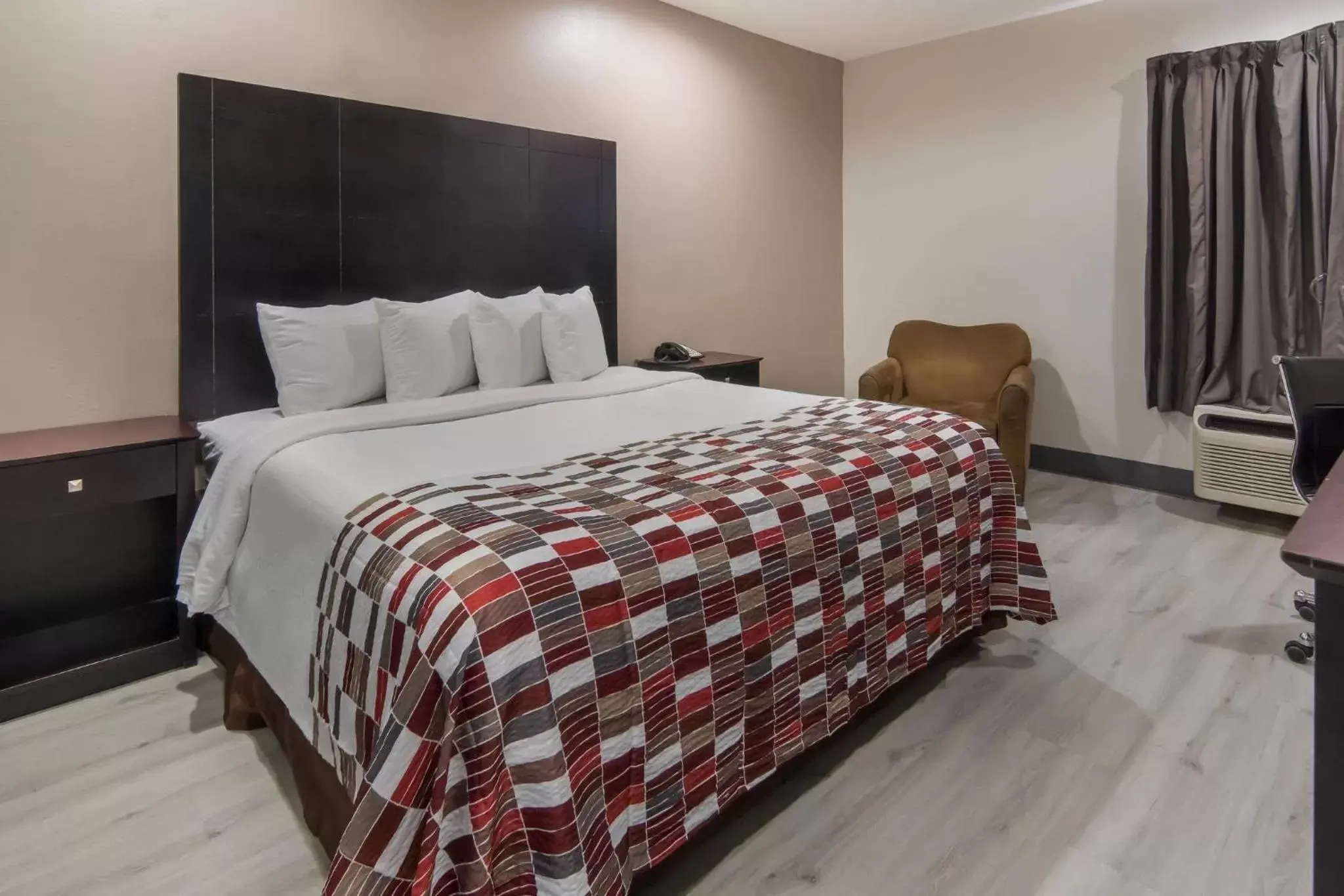 Photo of the whole room, Bed in Red Roof Inn Terrell Photo of the whole room, Bed in Red Roof Inn Terrell