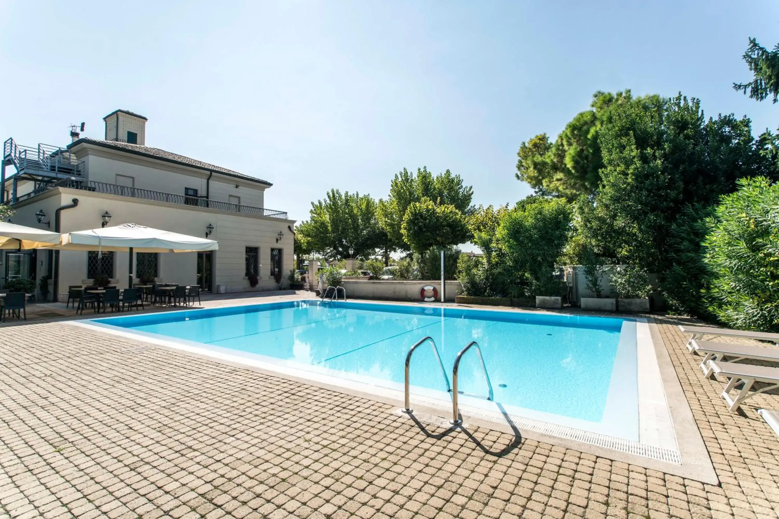 Swimming Pool in Hotel Dogana