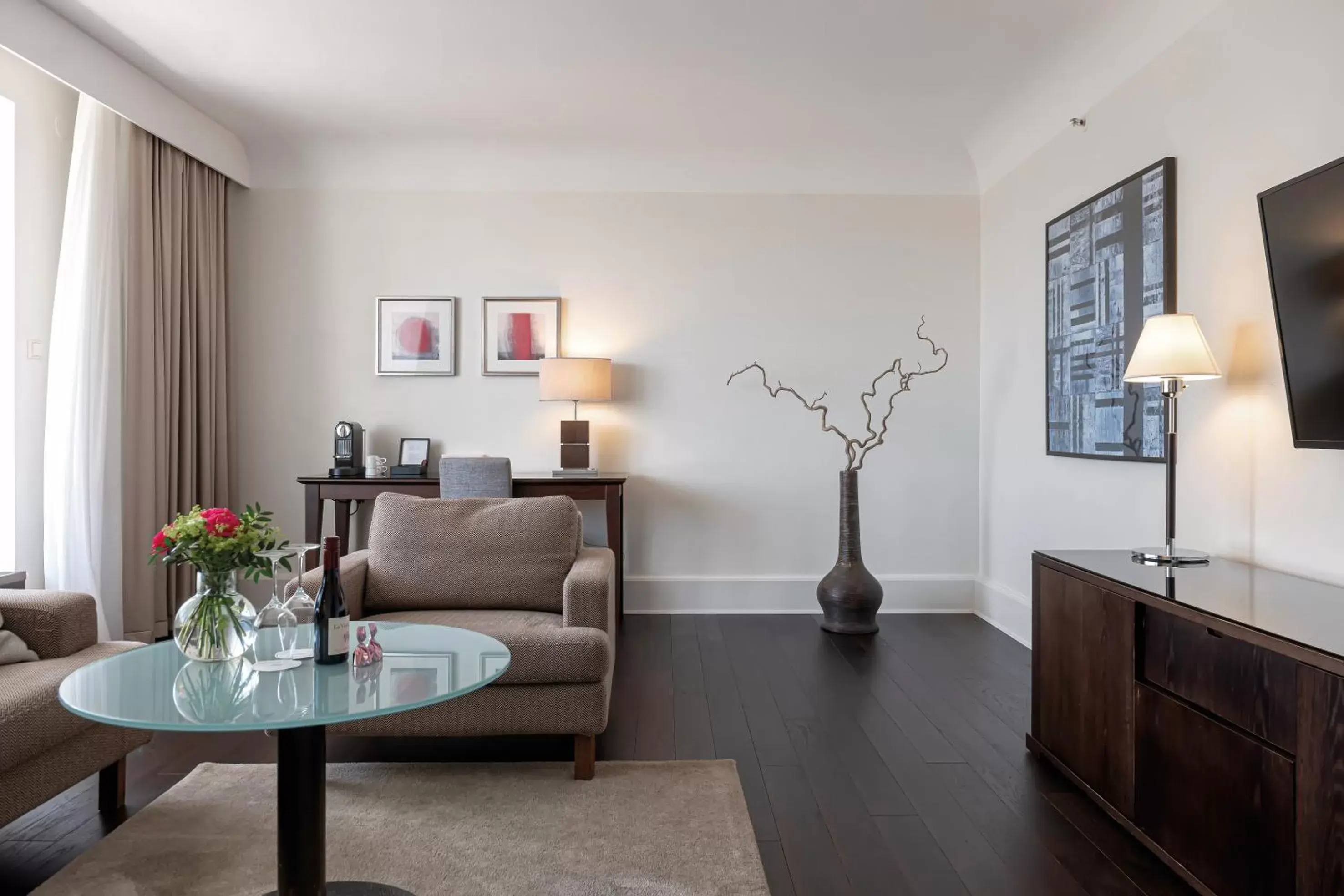 Living room, Seating Area in Elite Park Avenue Hotel