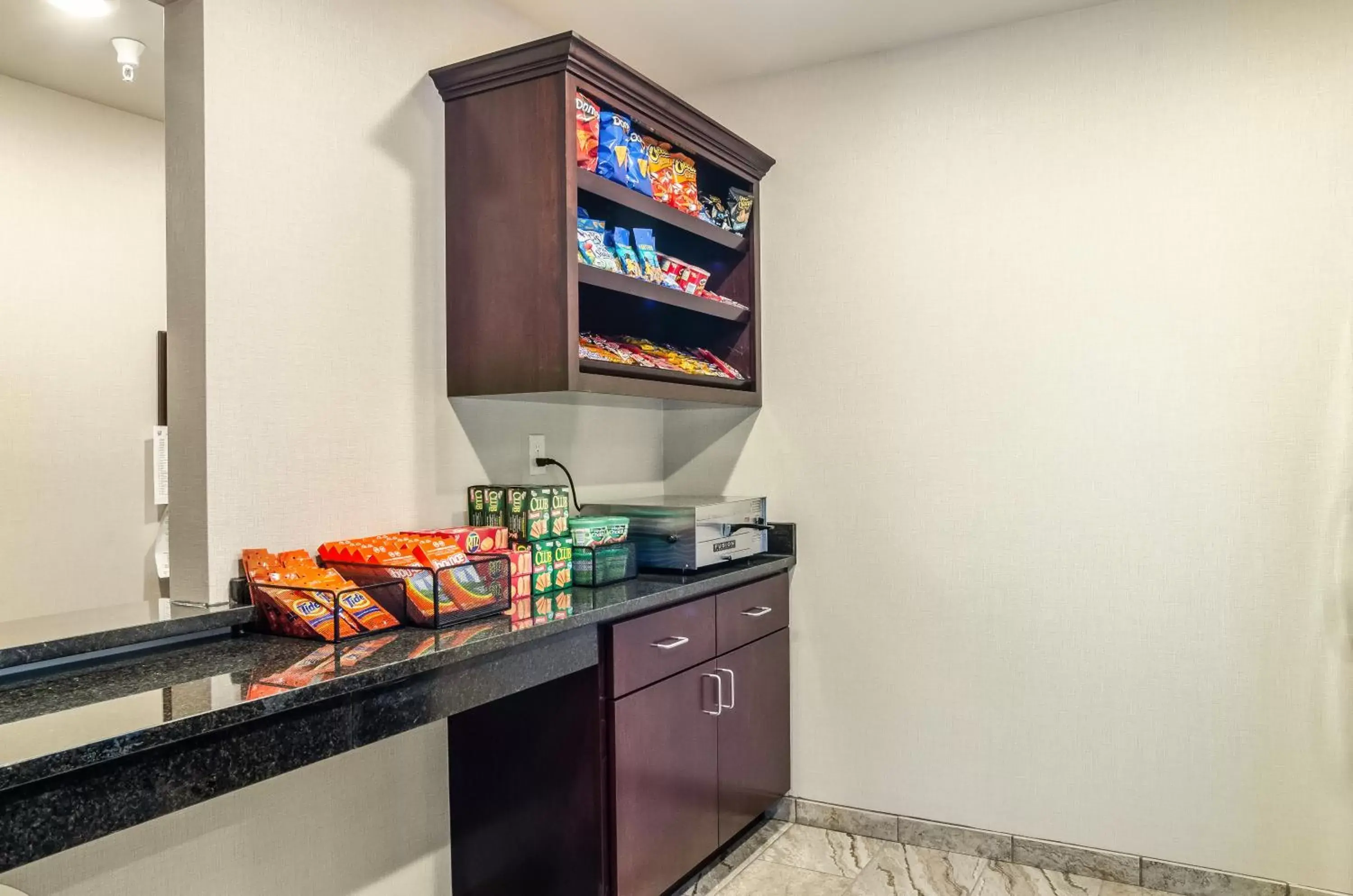 On-site shops, TV/Entertainment Center in Cobblestone Inn & Suites - Bridgeport