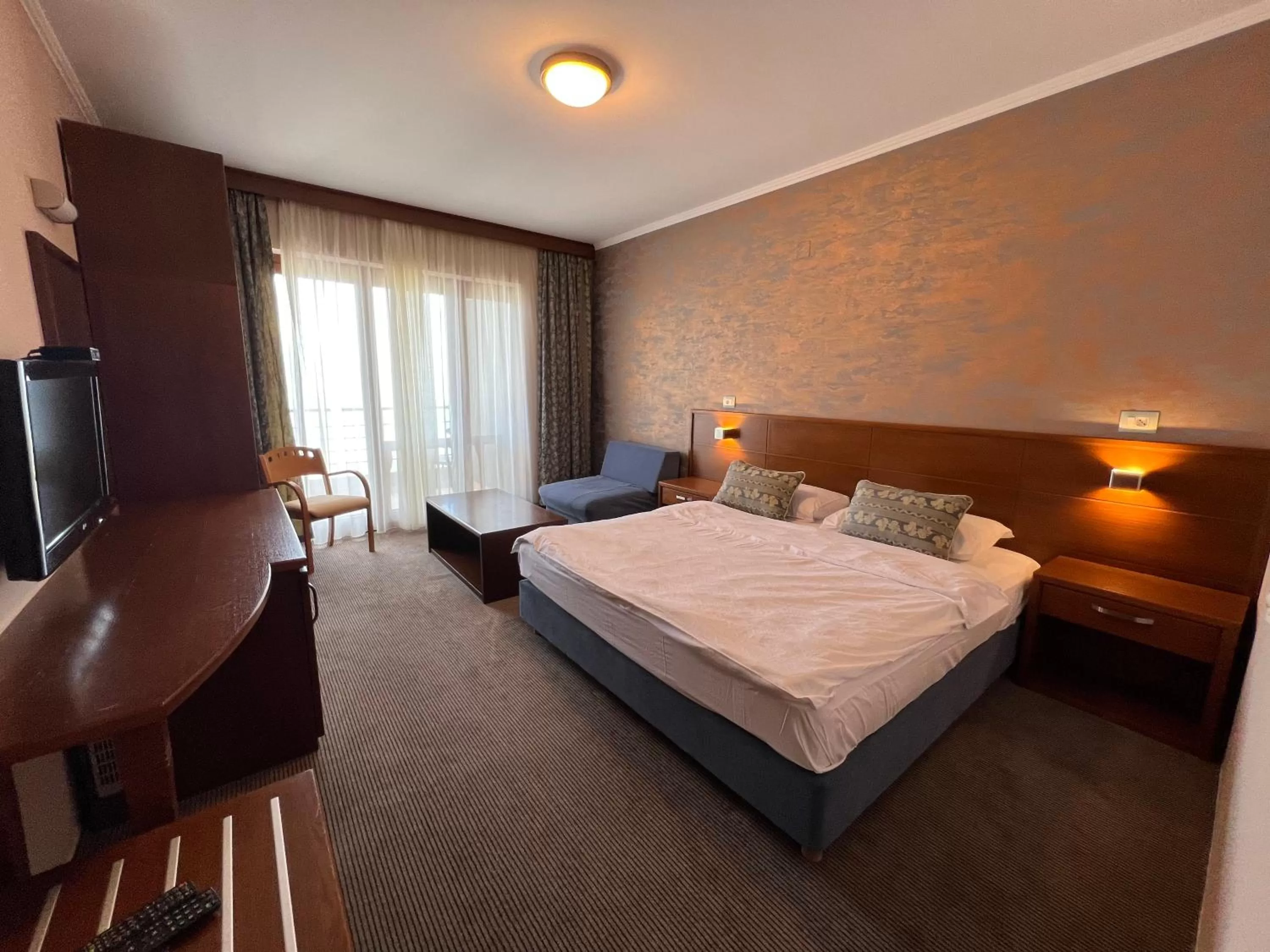 Bed in Hotel Millennium