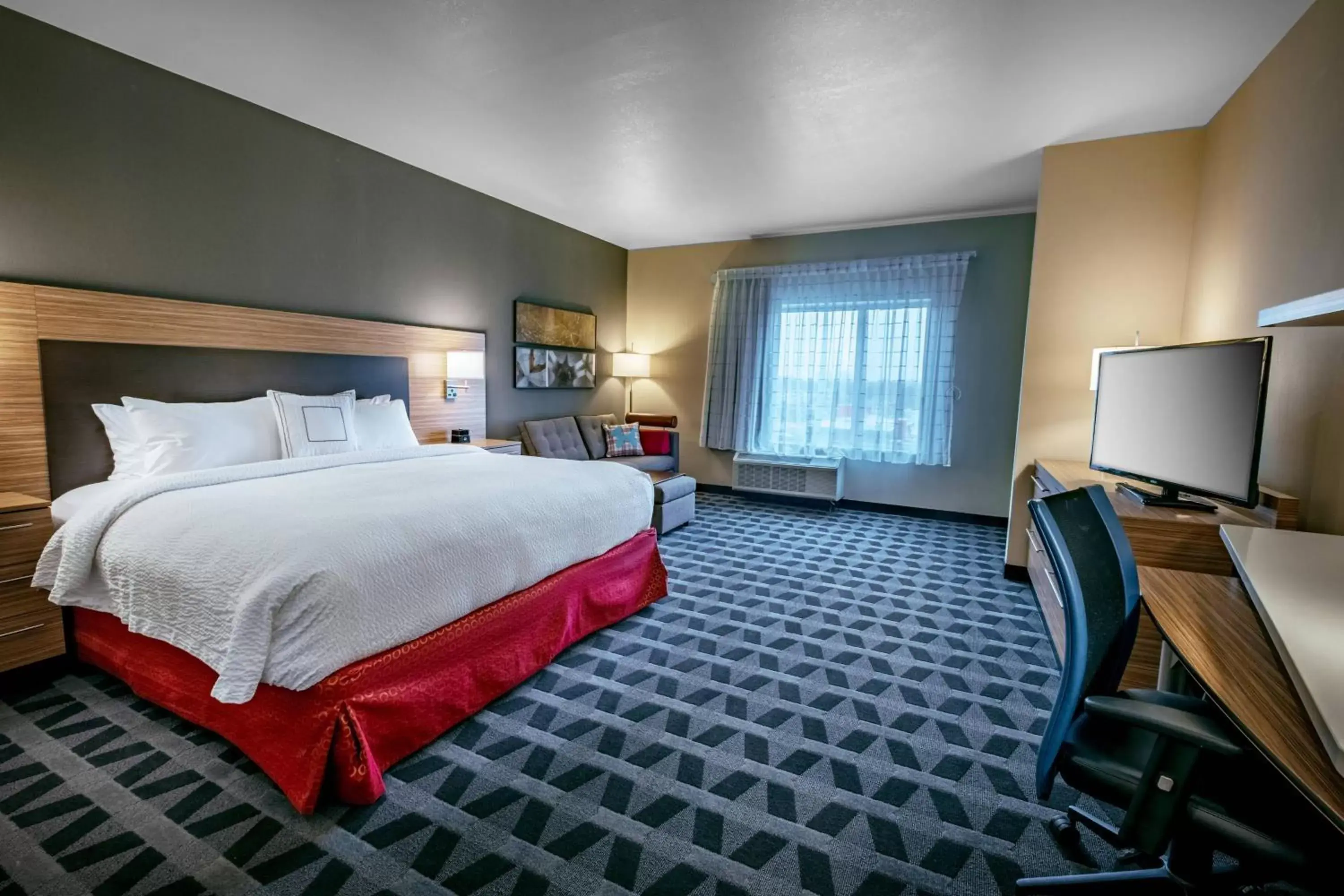 Photo of the whole room, Bed in TownePlace Suites by Marriott Toledo Oregon