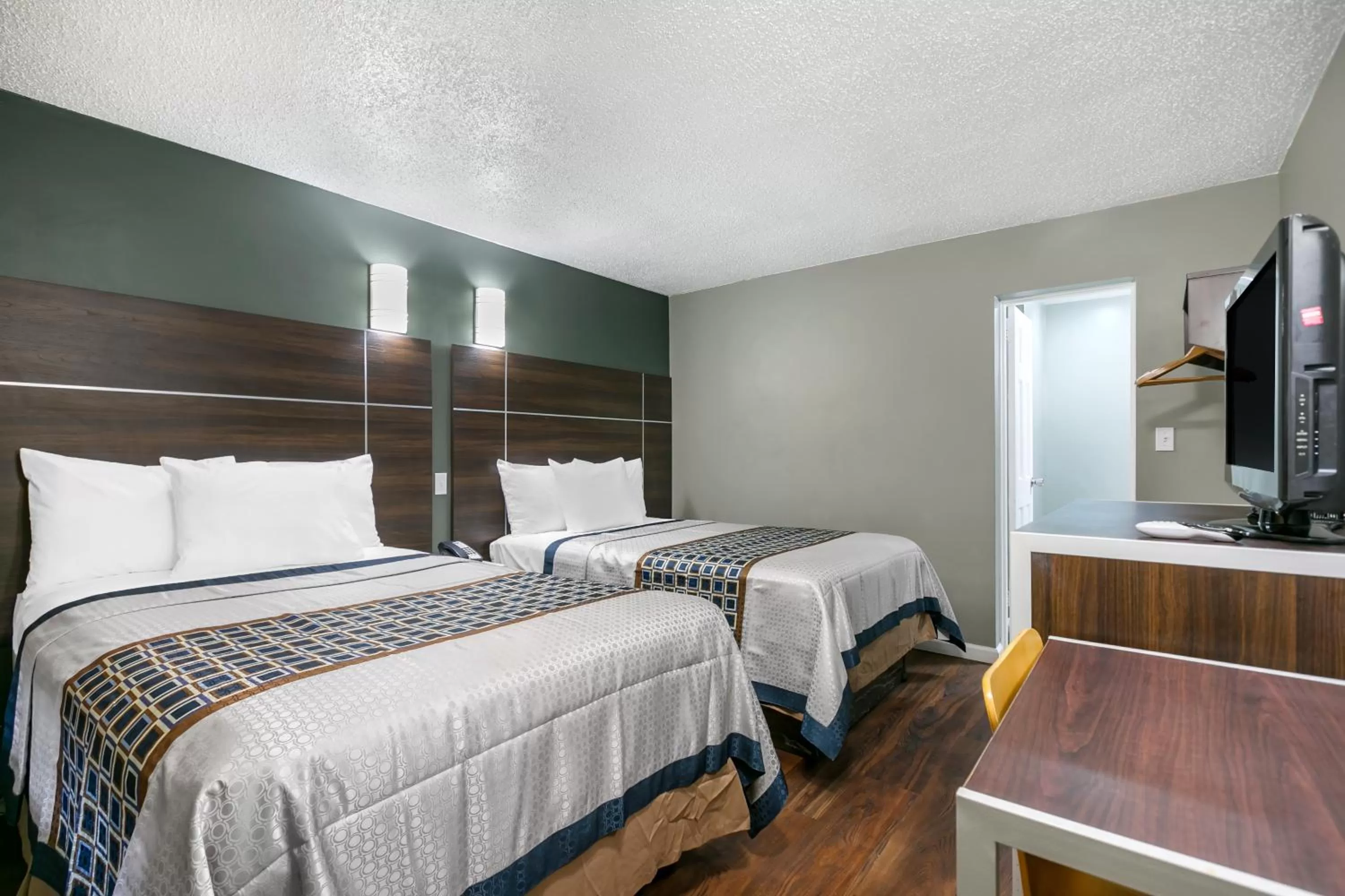 Bed in Knights Inn Bristol