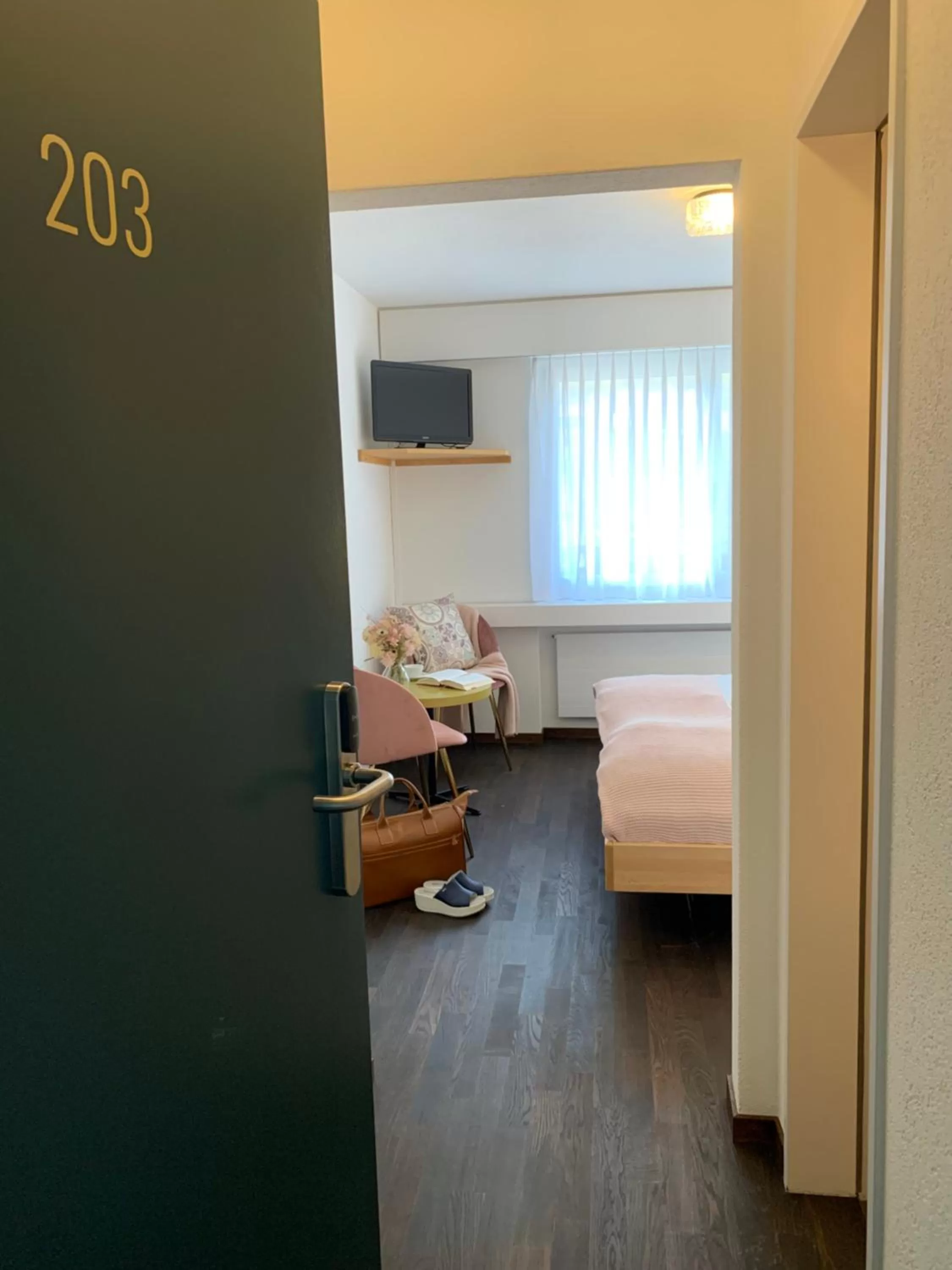 Seating area, Bed in Hotel B&B Stossplatz anytime and easy self Check-in