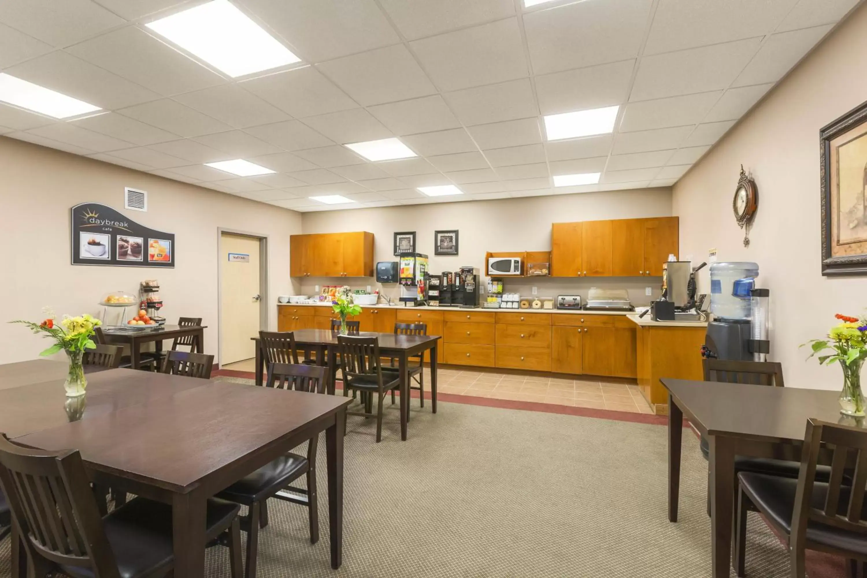 Dining area, Restaurant/Places to Eat in Days Inn by Wyndham Chetwynd