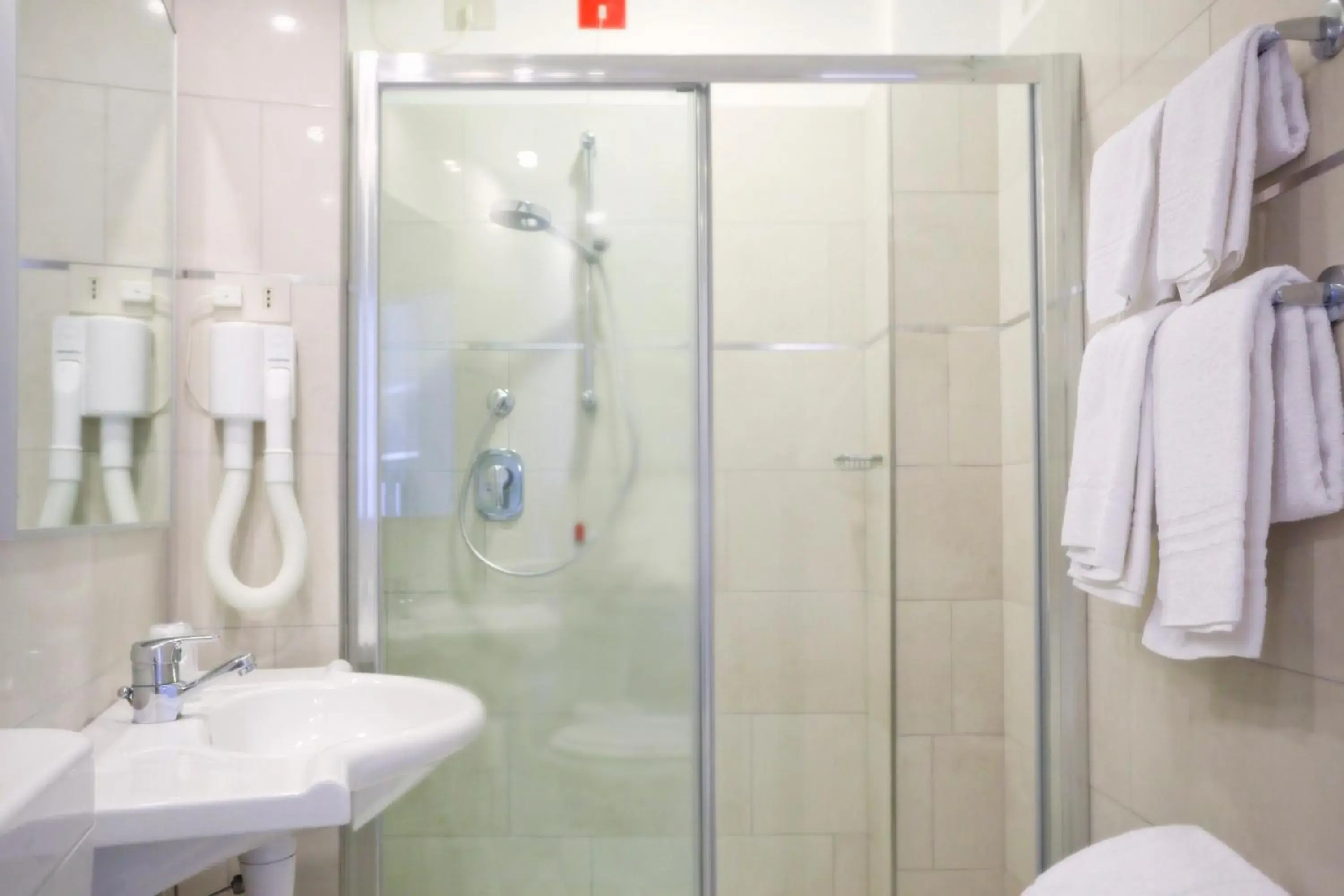 Shower, Bathroom in Hotel Garden Sea Wellness & Spa 4 stelle superior